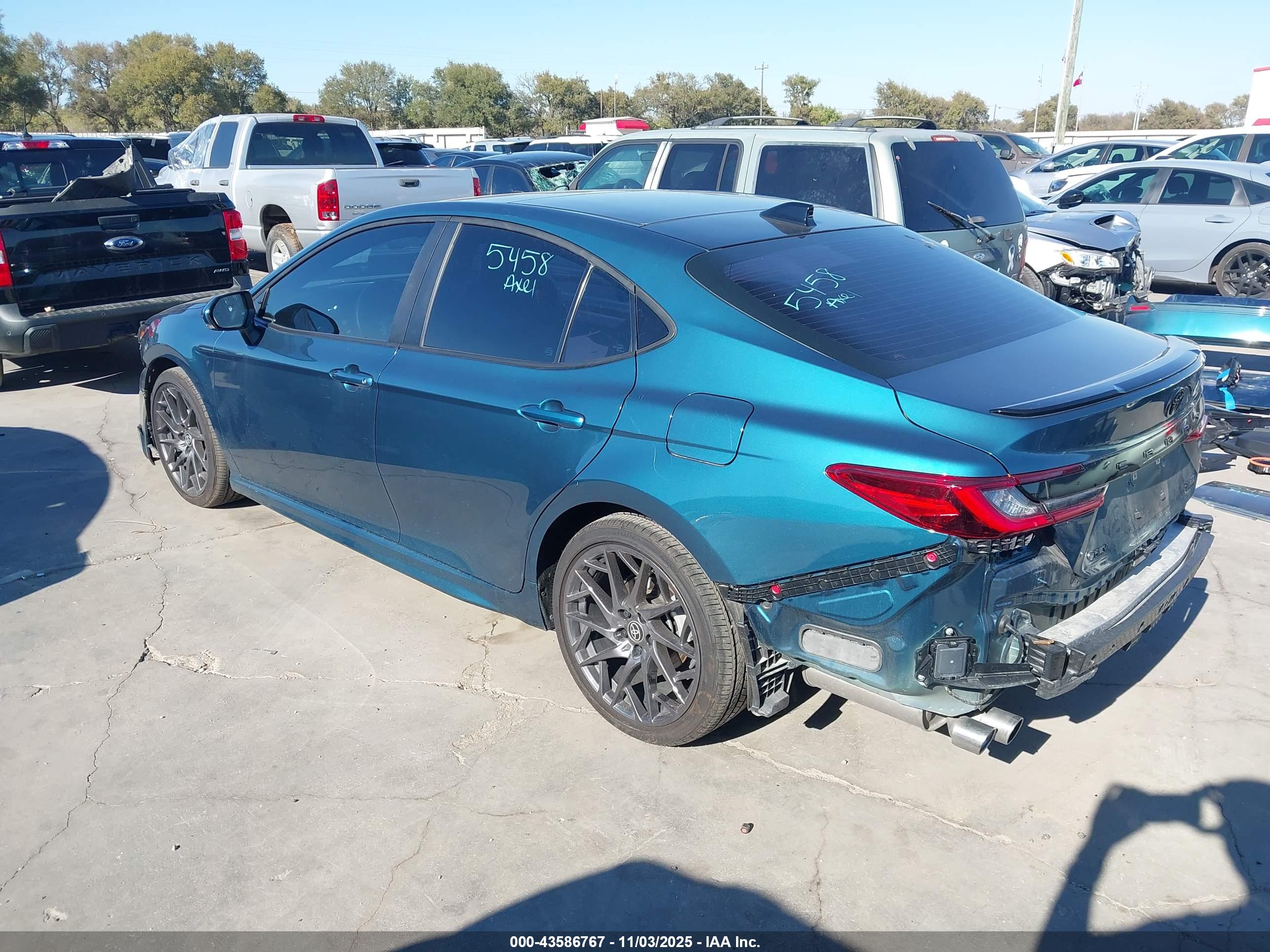 TOYOTA CAMRY image 3
