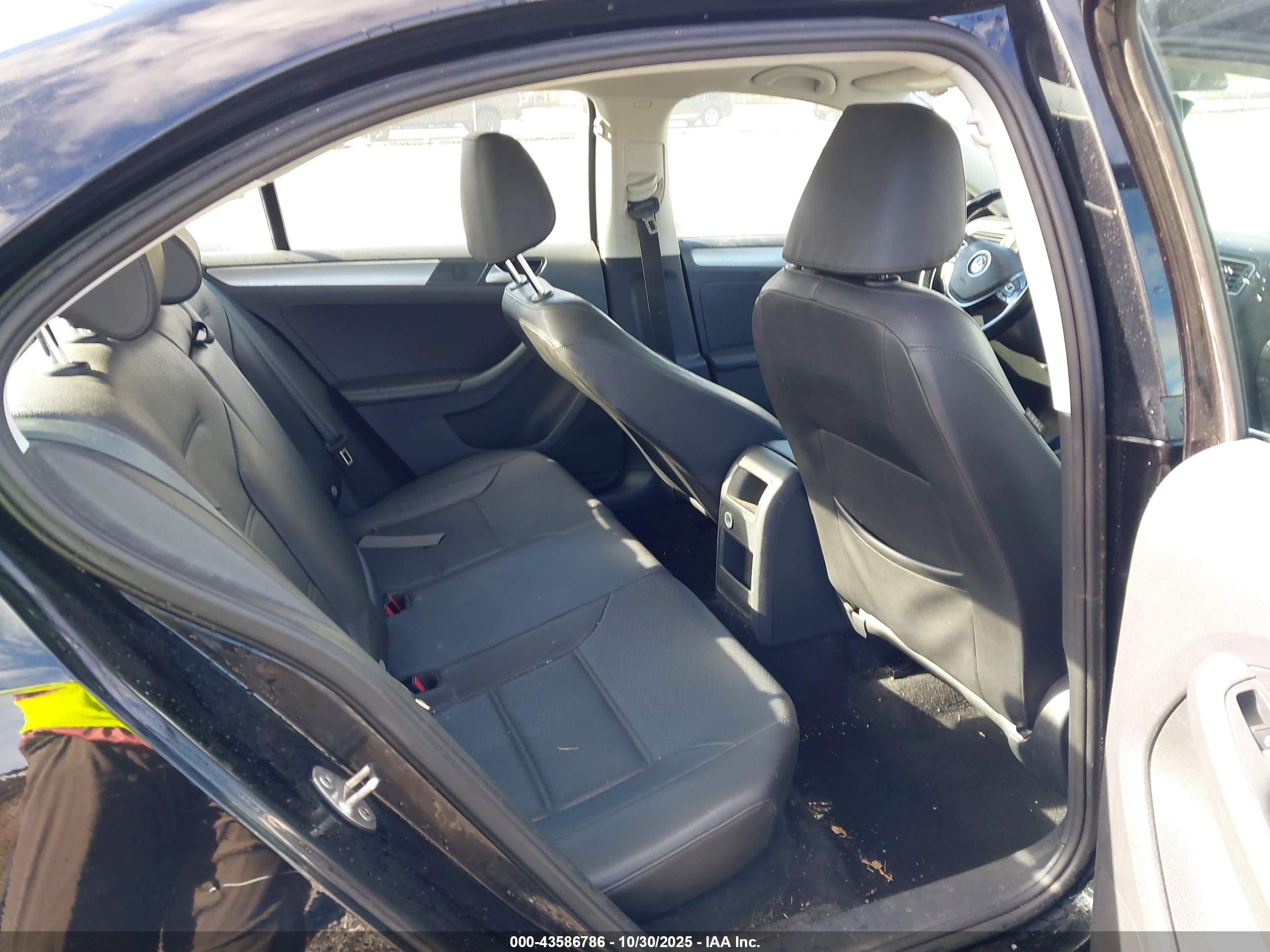 VOLKSWAGEN JETTA image 8