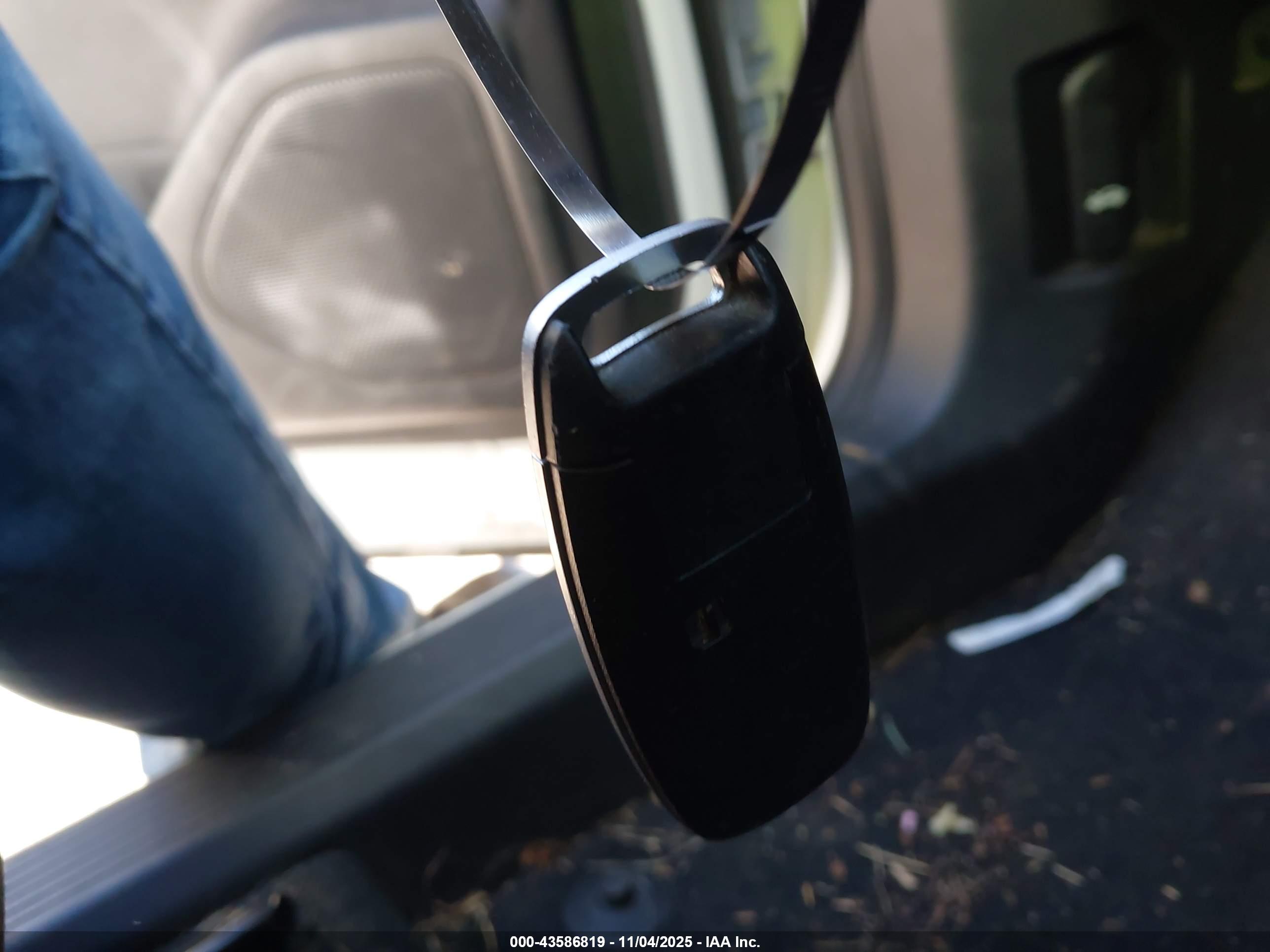 NISSAN ROGUE image 11