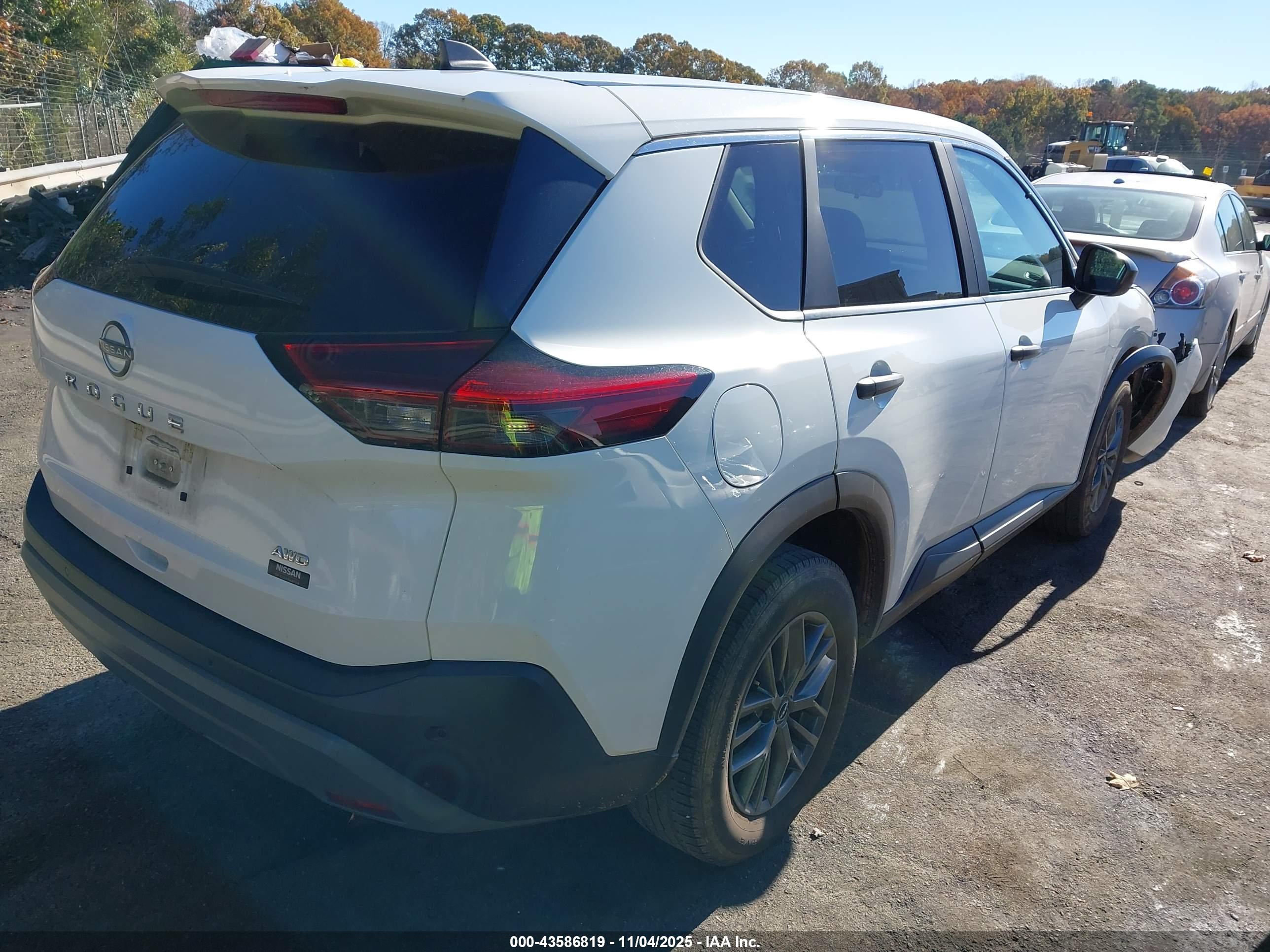 NISSAN ROGUE image 4