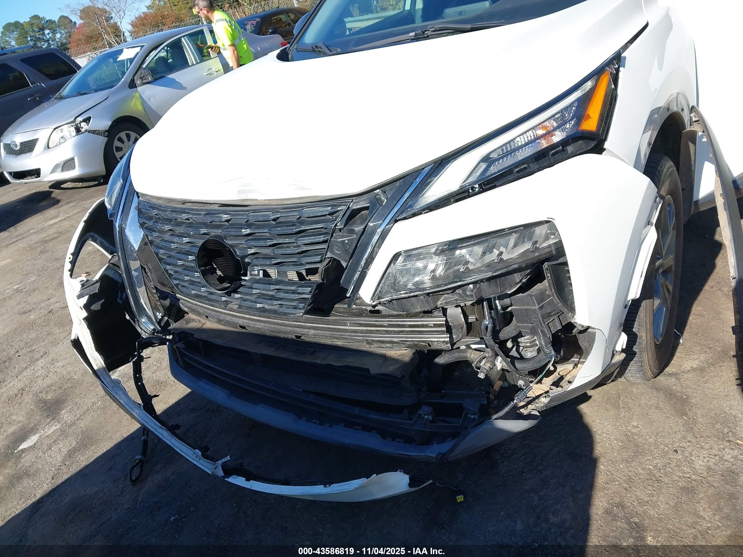 NISSAN ROGUE image 6