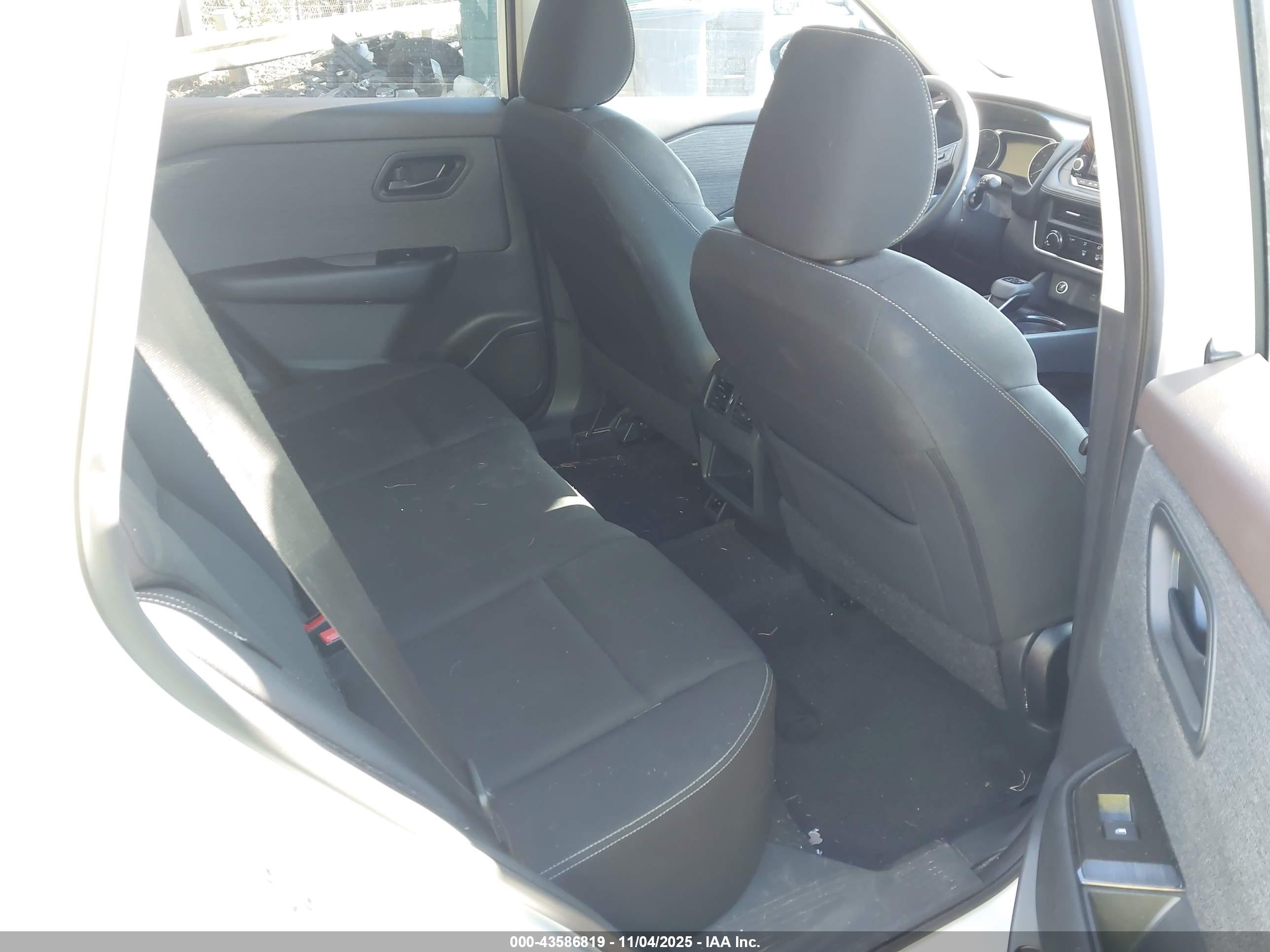 NISSAN ROGUE image 8