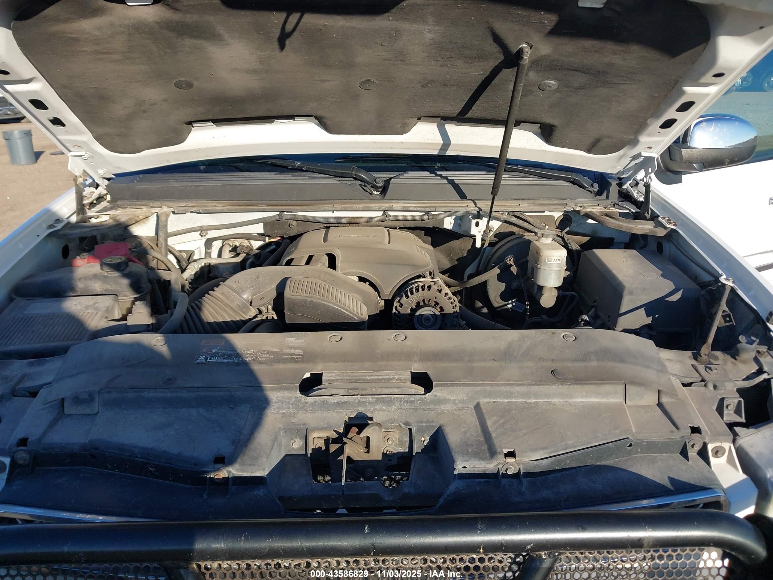 CHEVROLET SUBURBAN image 10