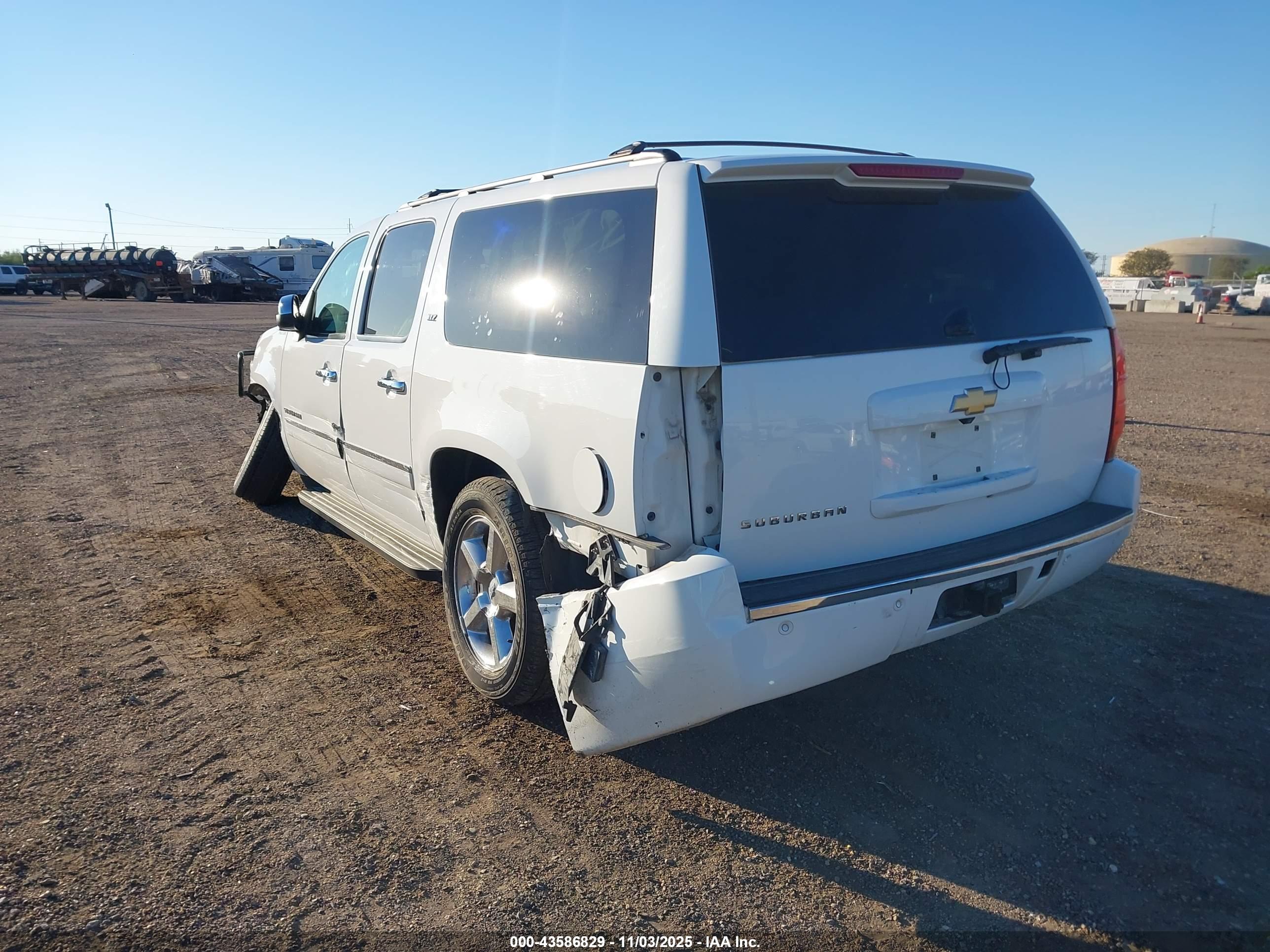 CHEVROLET SUBURBAN image 3