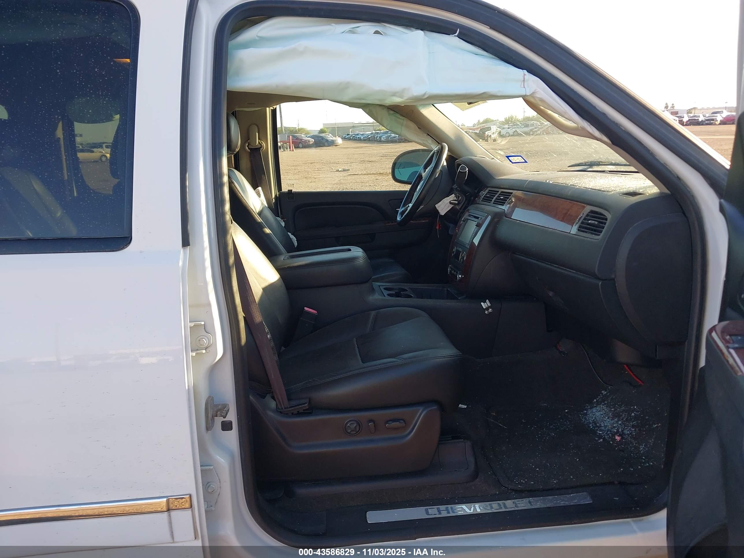 CHEVROLET SUBURBAN image 5