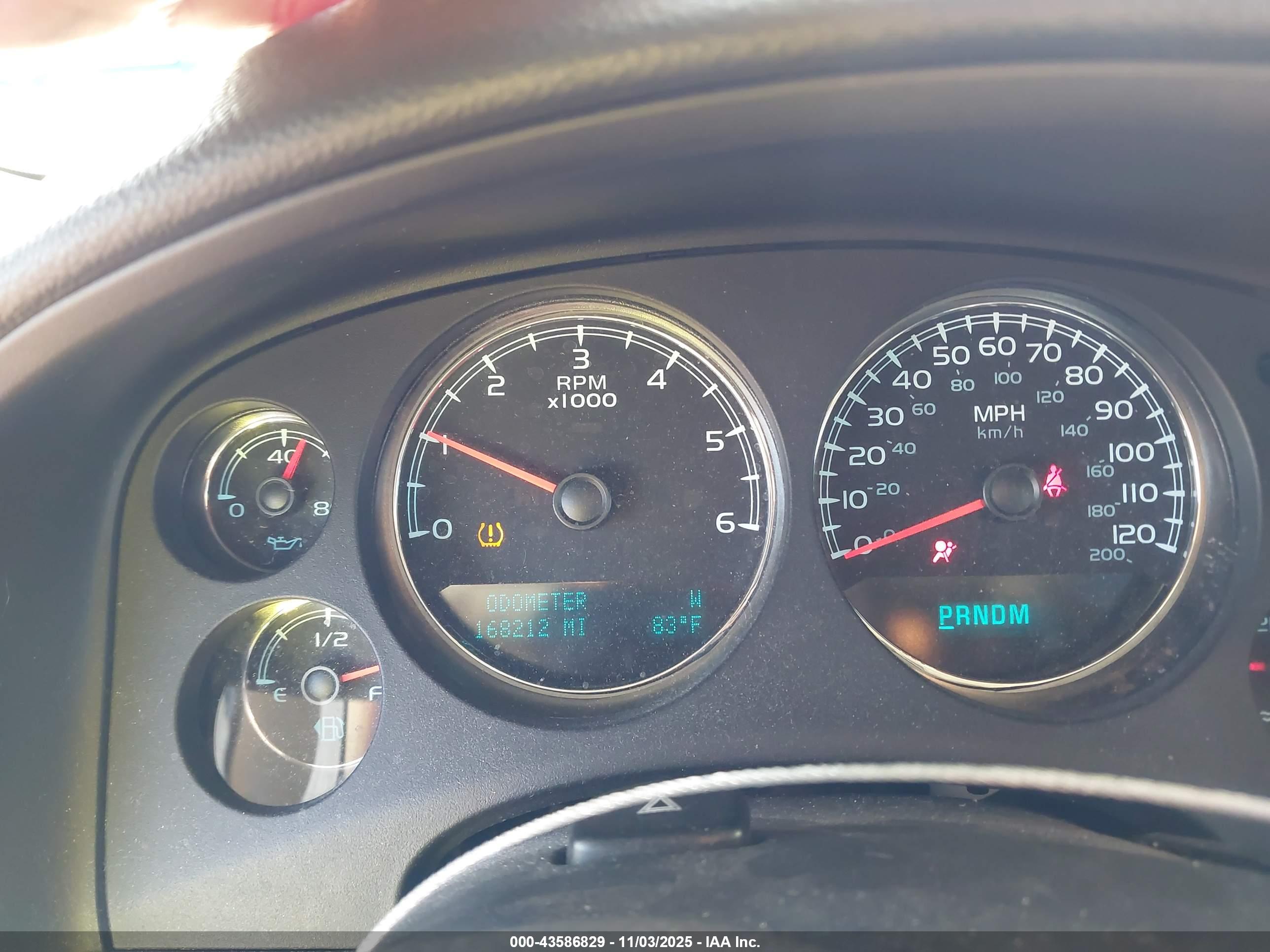 CHEVROLET SUBURBAN image 7