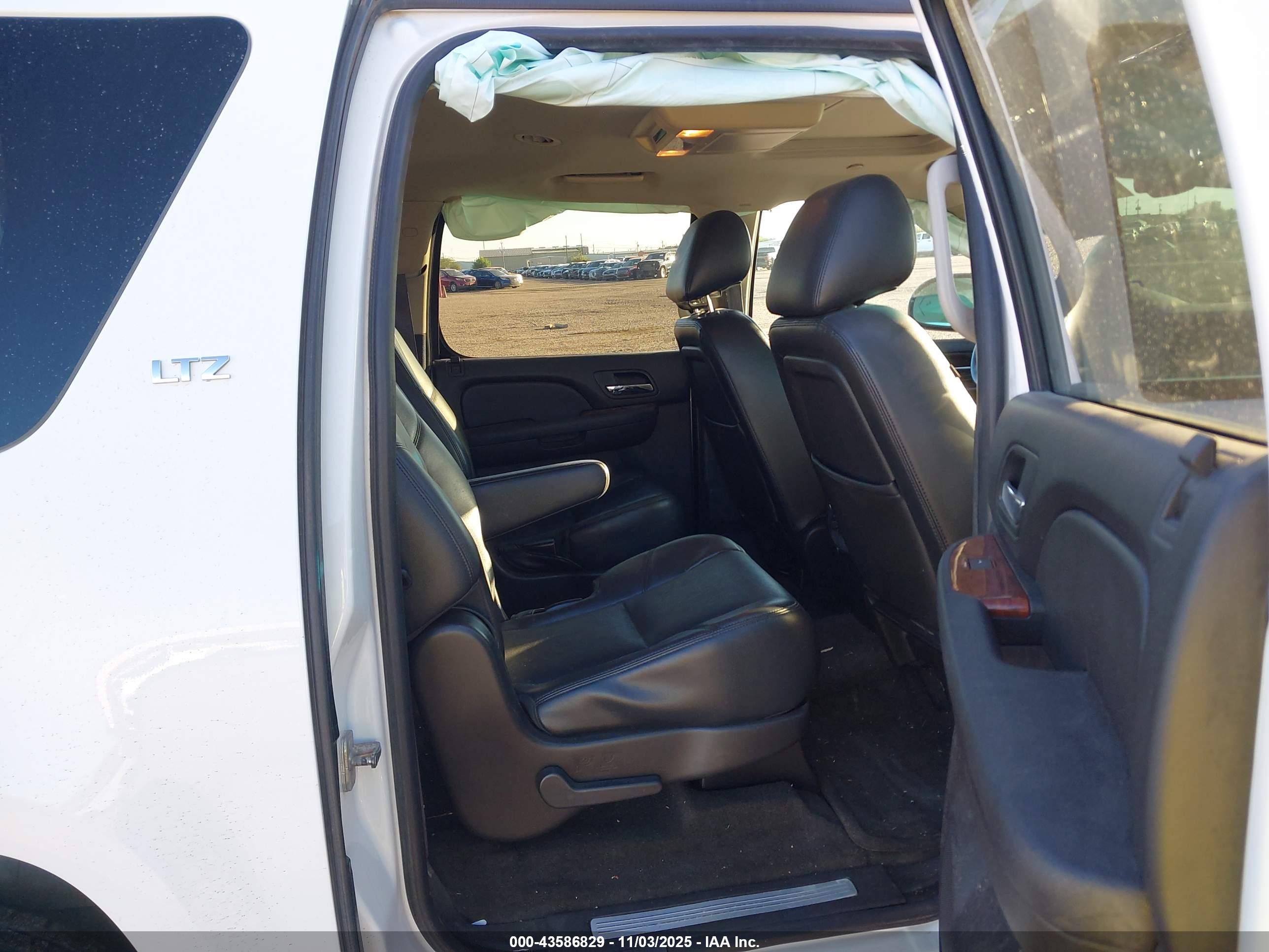CHEVROLET SUBURBAN image 8