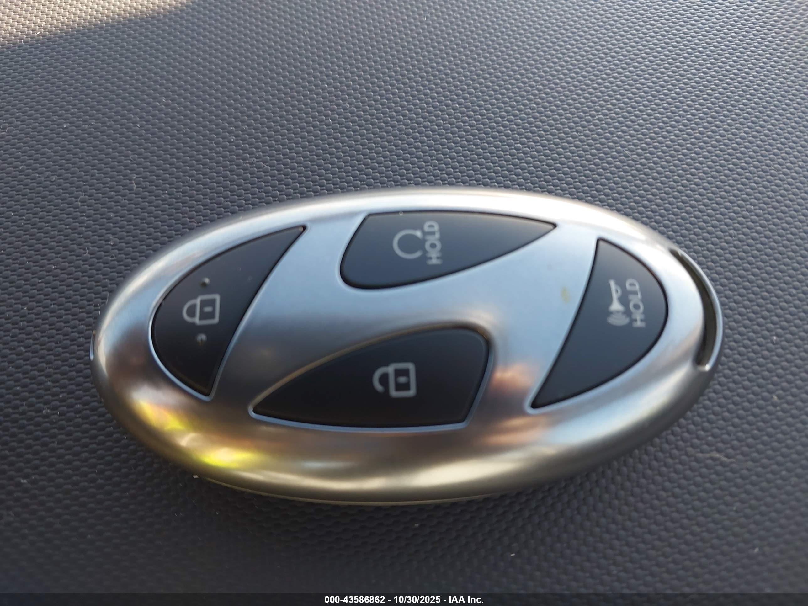 HYUNDAI ELANTRA image 11