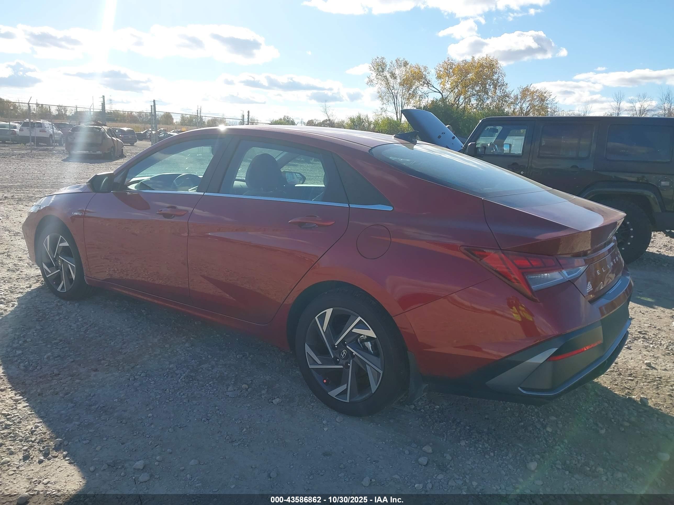 HYUNDAI ELANTRA image 3