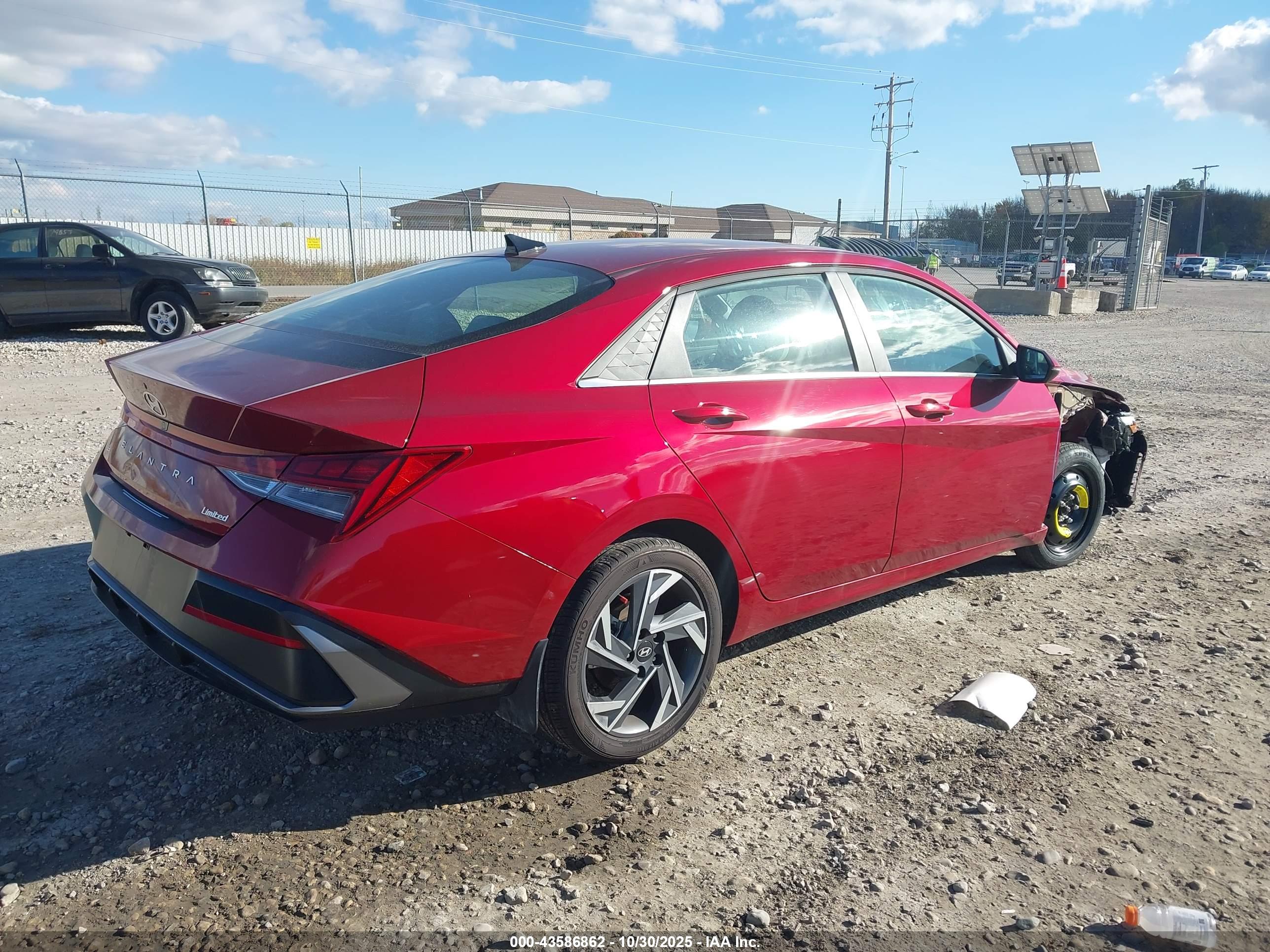 HYUNDAI ELANTRA image 4