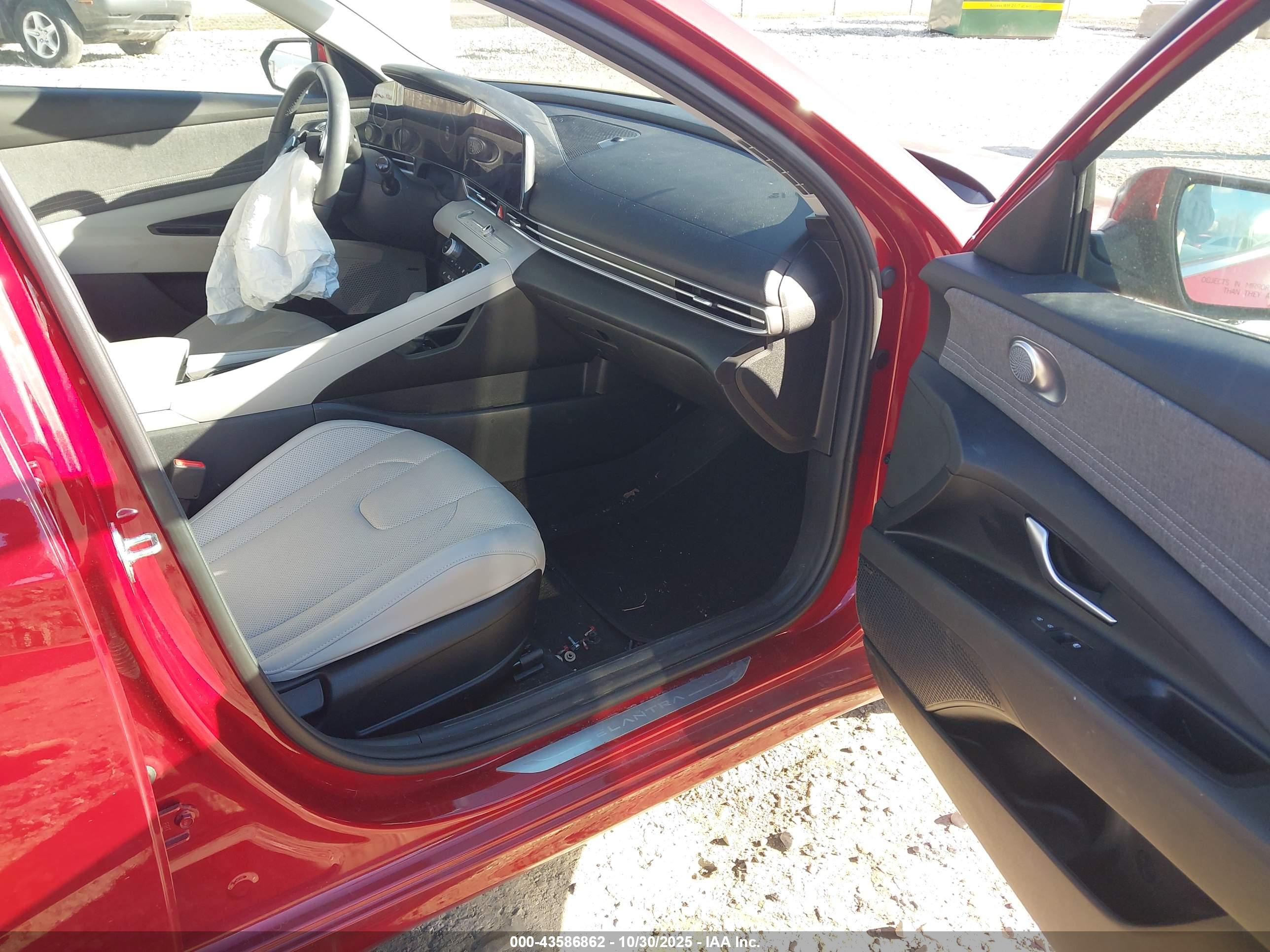 HYUNDAI ELANTRA image 5