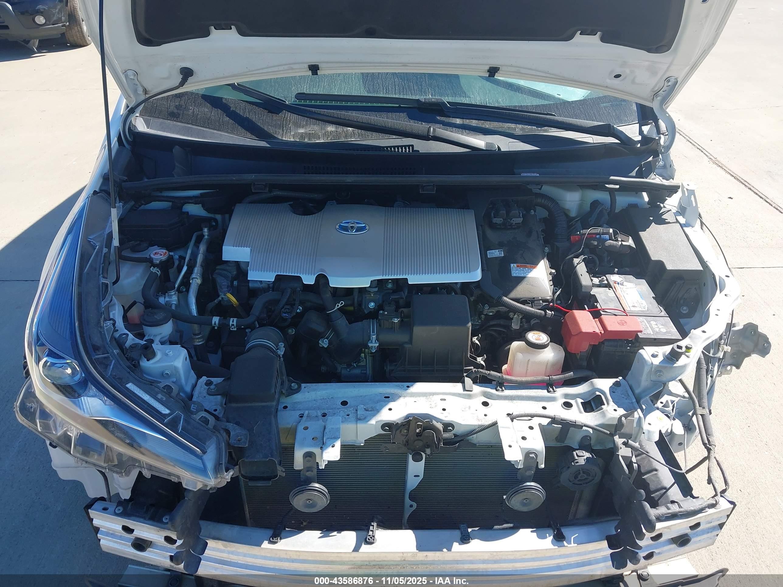 TOYOTA PRIUS image 10
