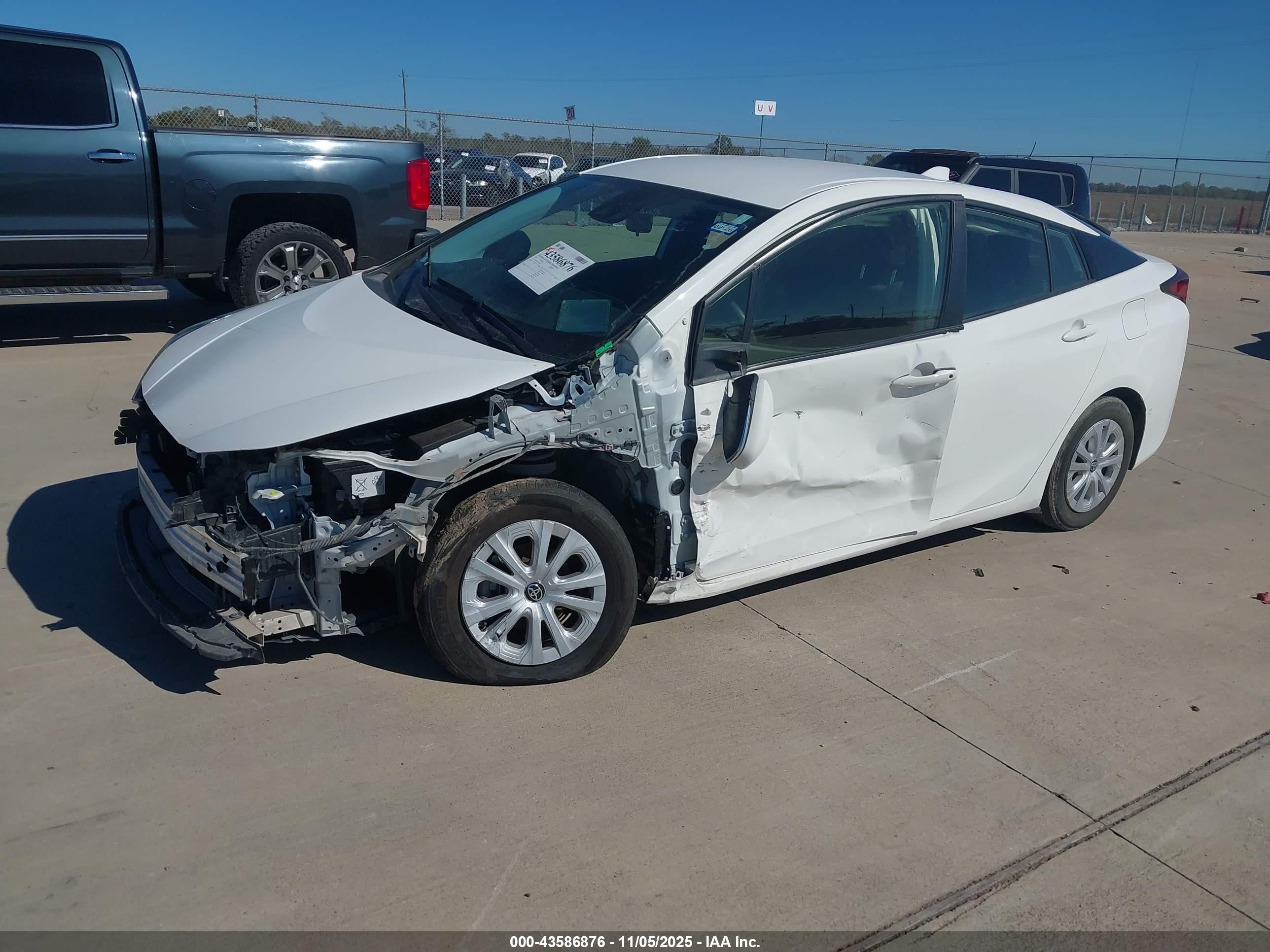 TOYOTA PRIUS image 2