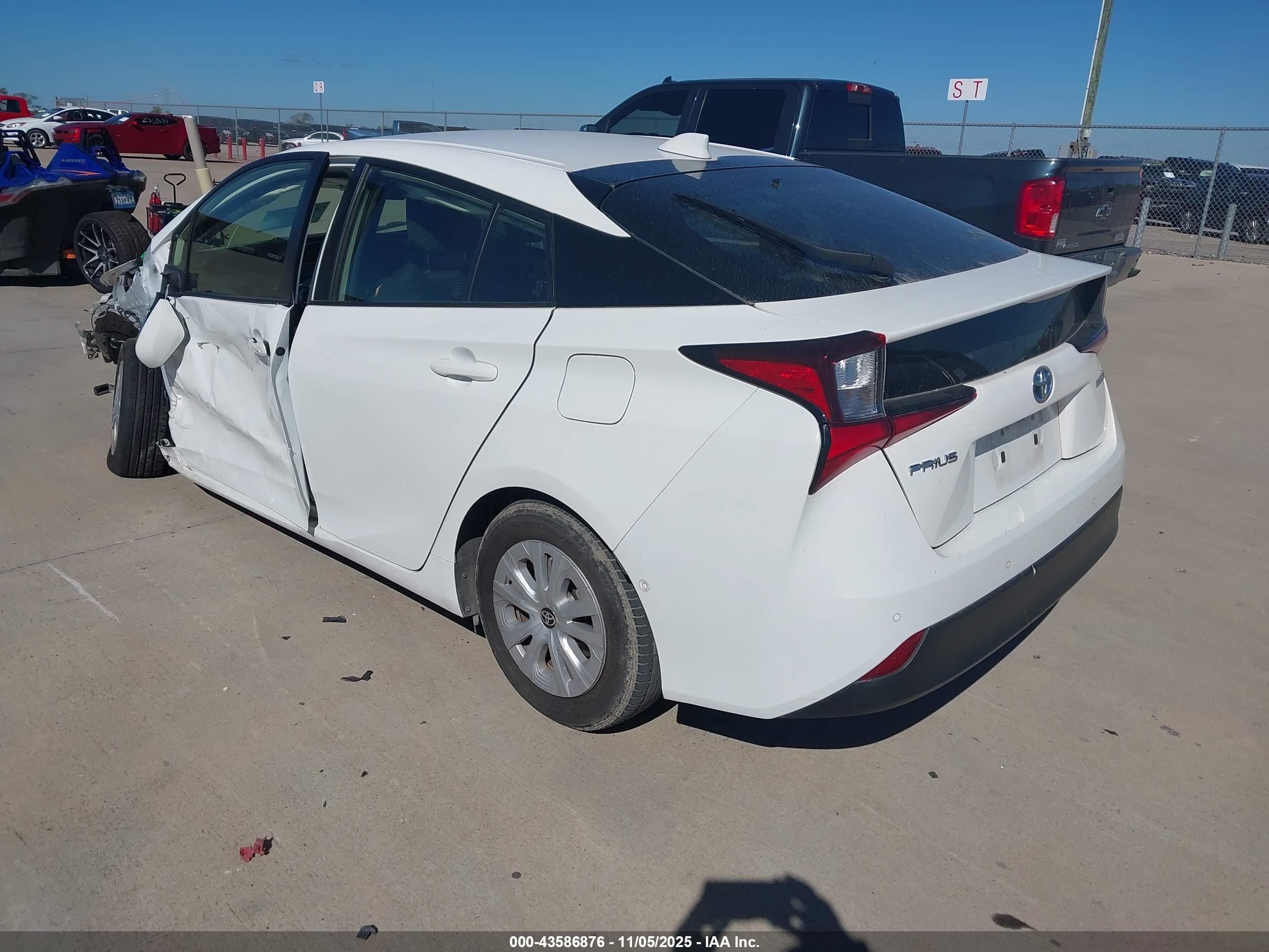 TOYOTA PRIUS image 3