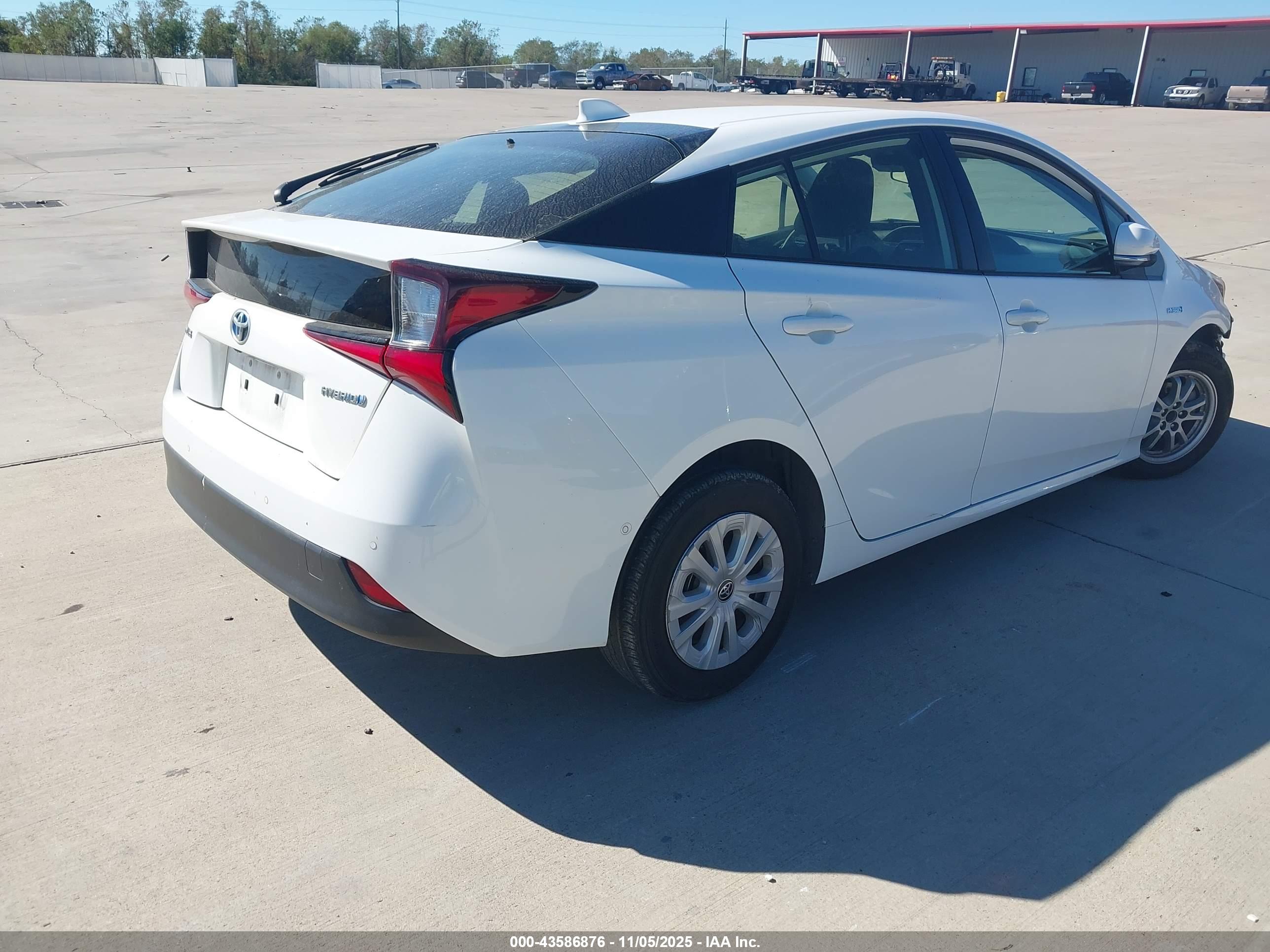 TOYOTA PRIUS image 4