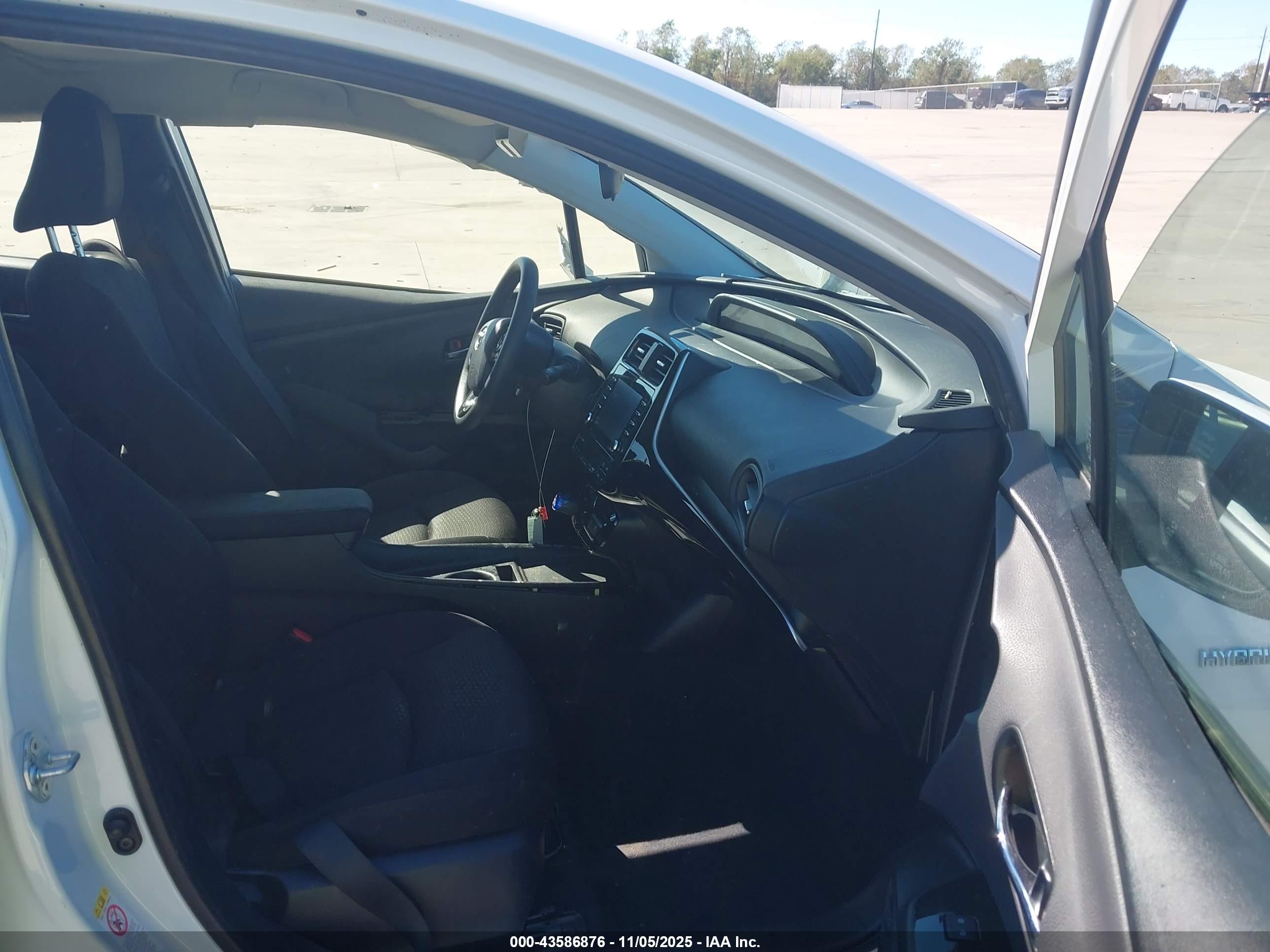 TOYOTA PRIUS image 5