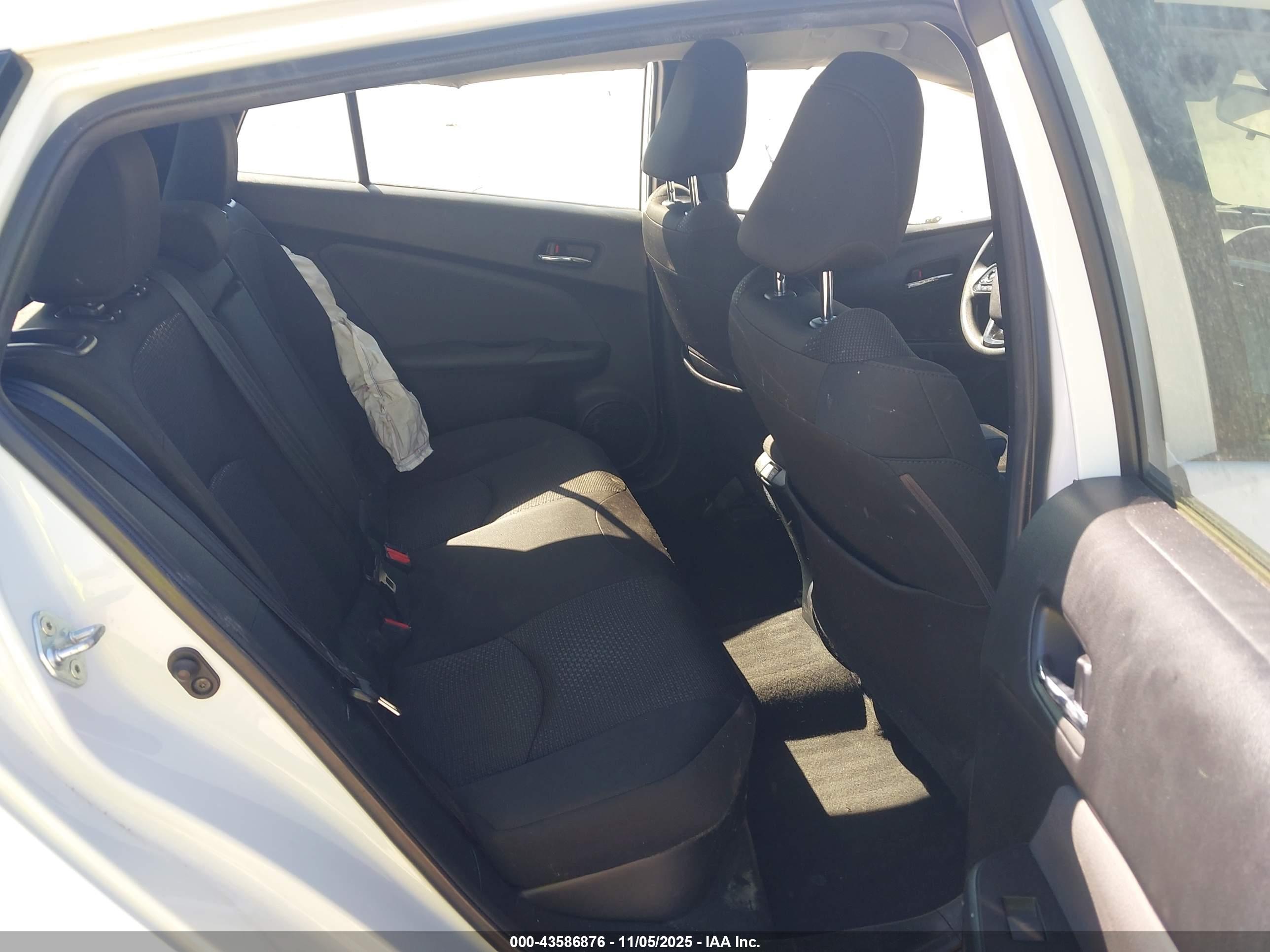 TOYOTA PRIUS image 8