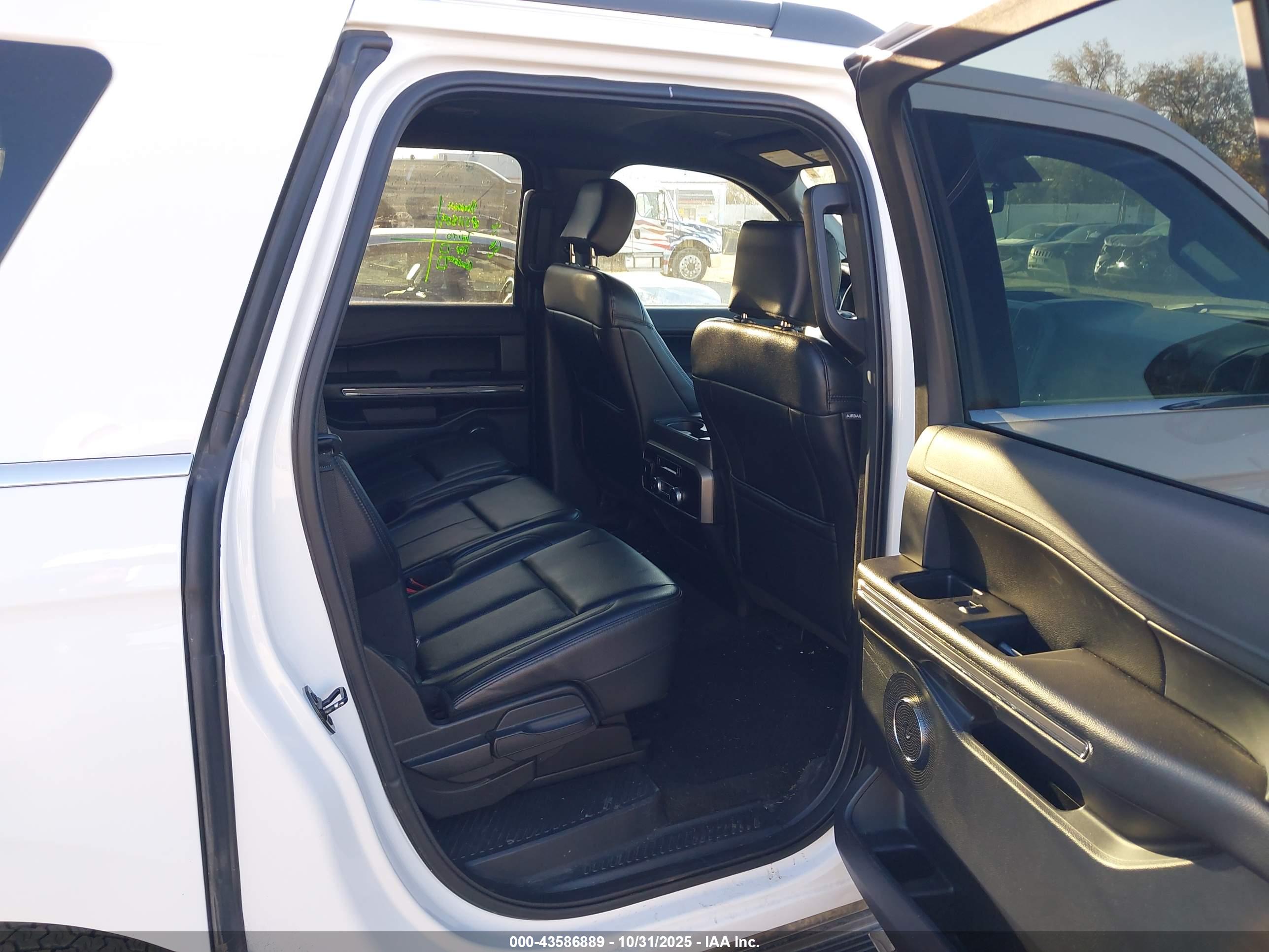 FORD EXPEDITION image 8