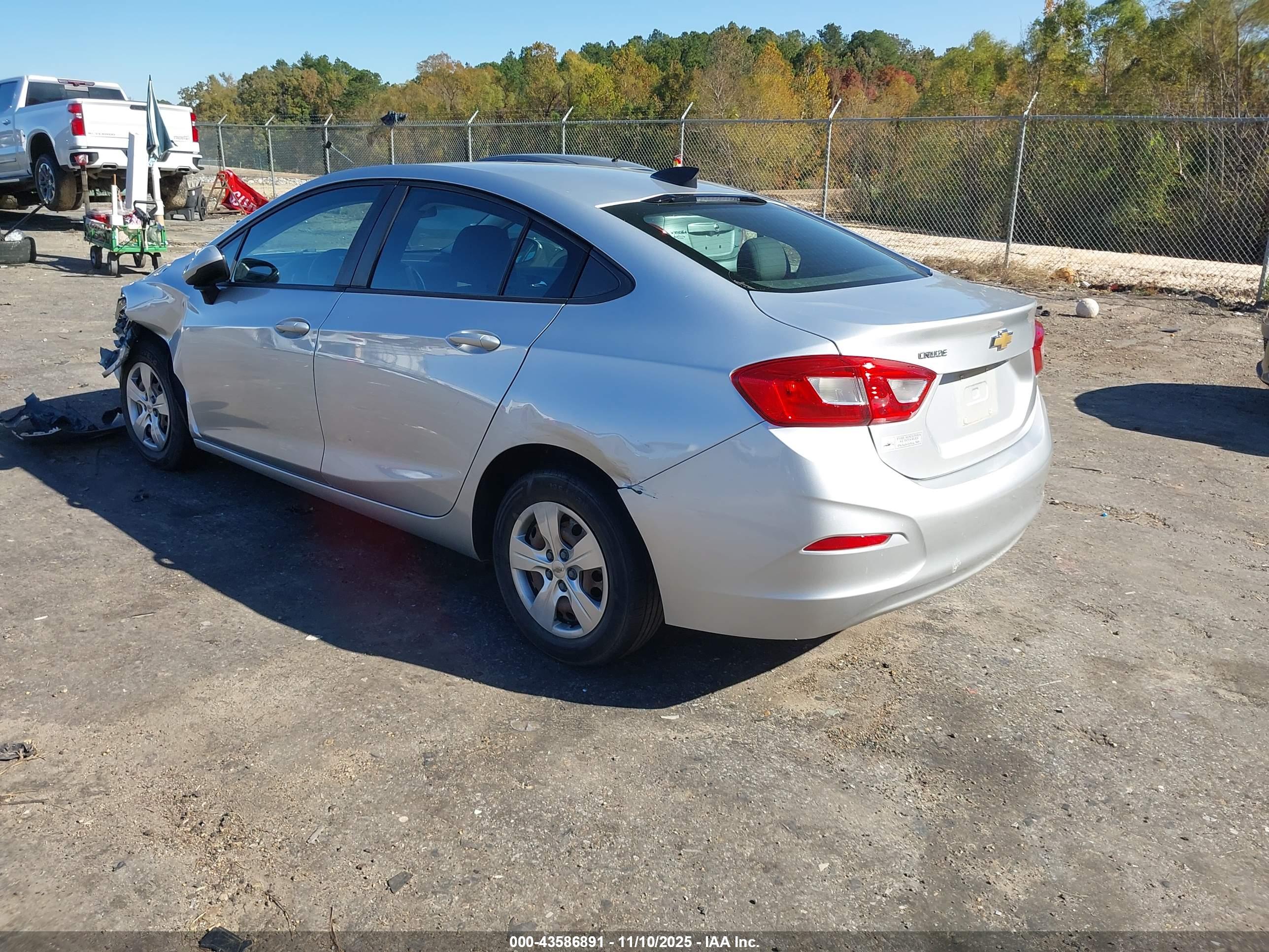 CHEVROLET CRUZE image 3