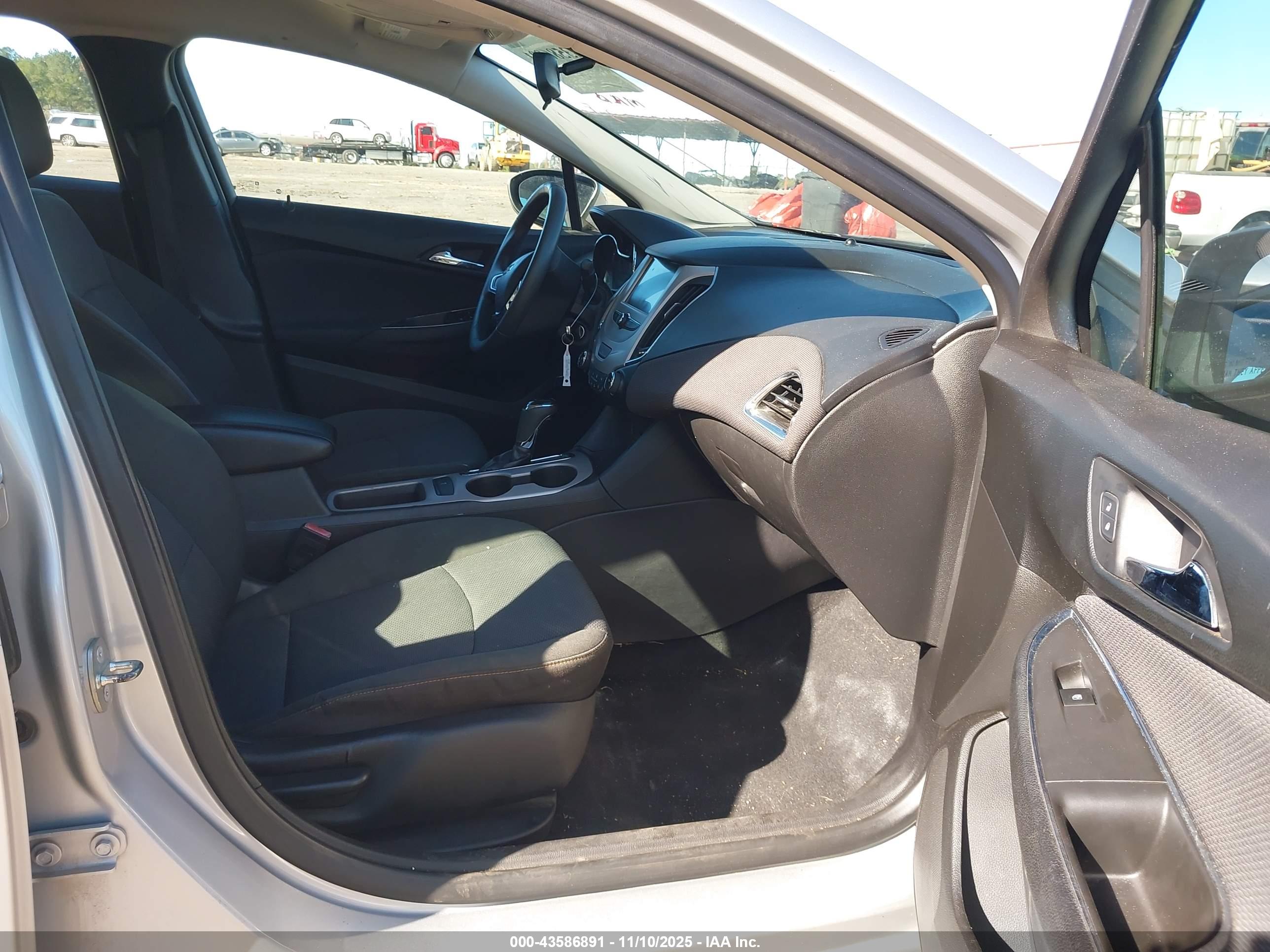 CHEVROLET CRUZE image 5