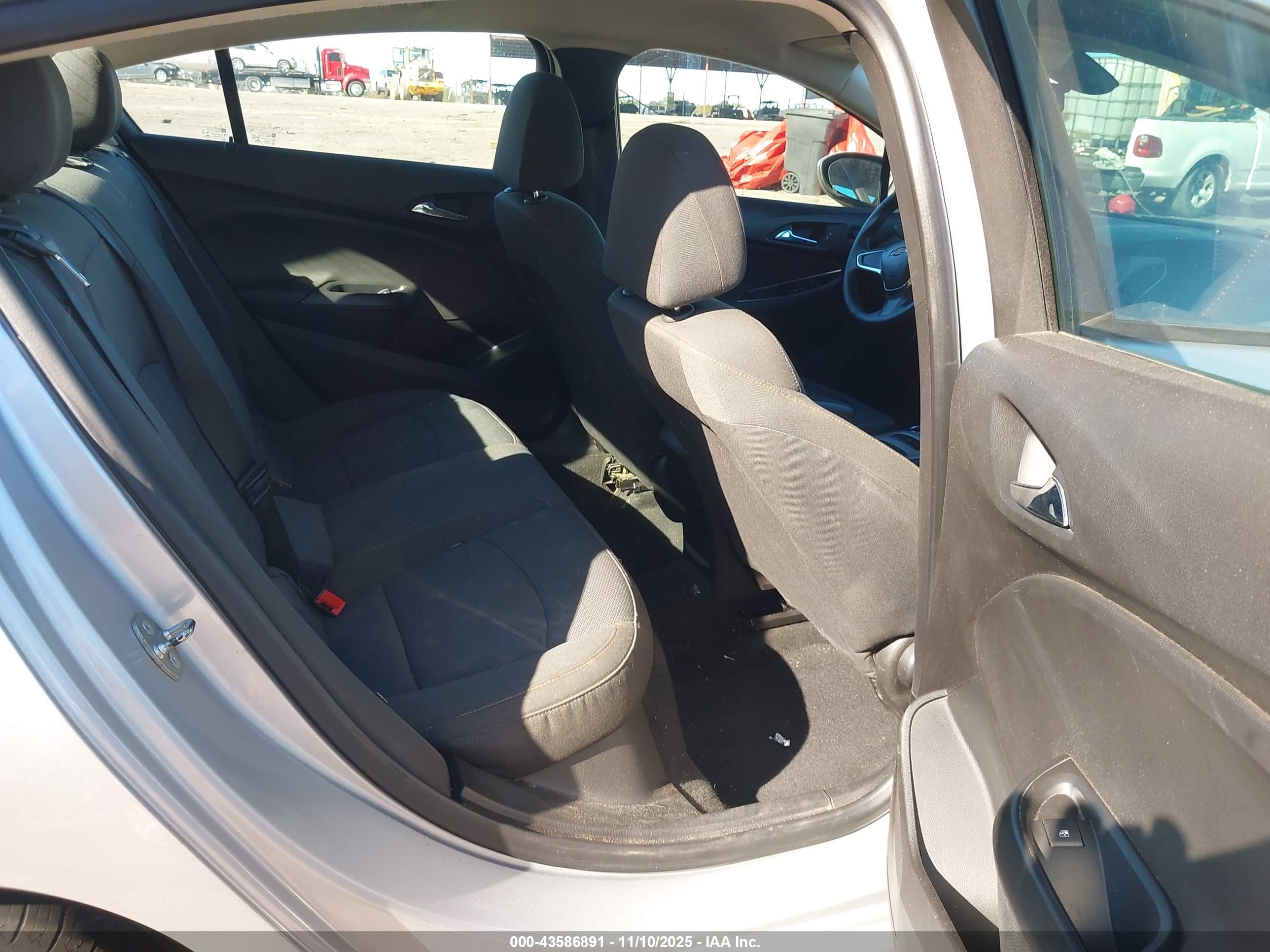 CHEVROLET CRUZE image 8