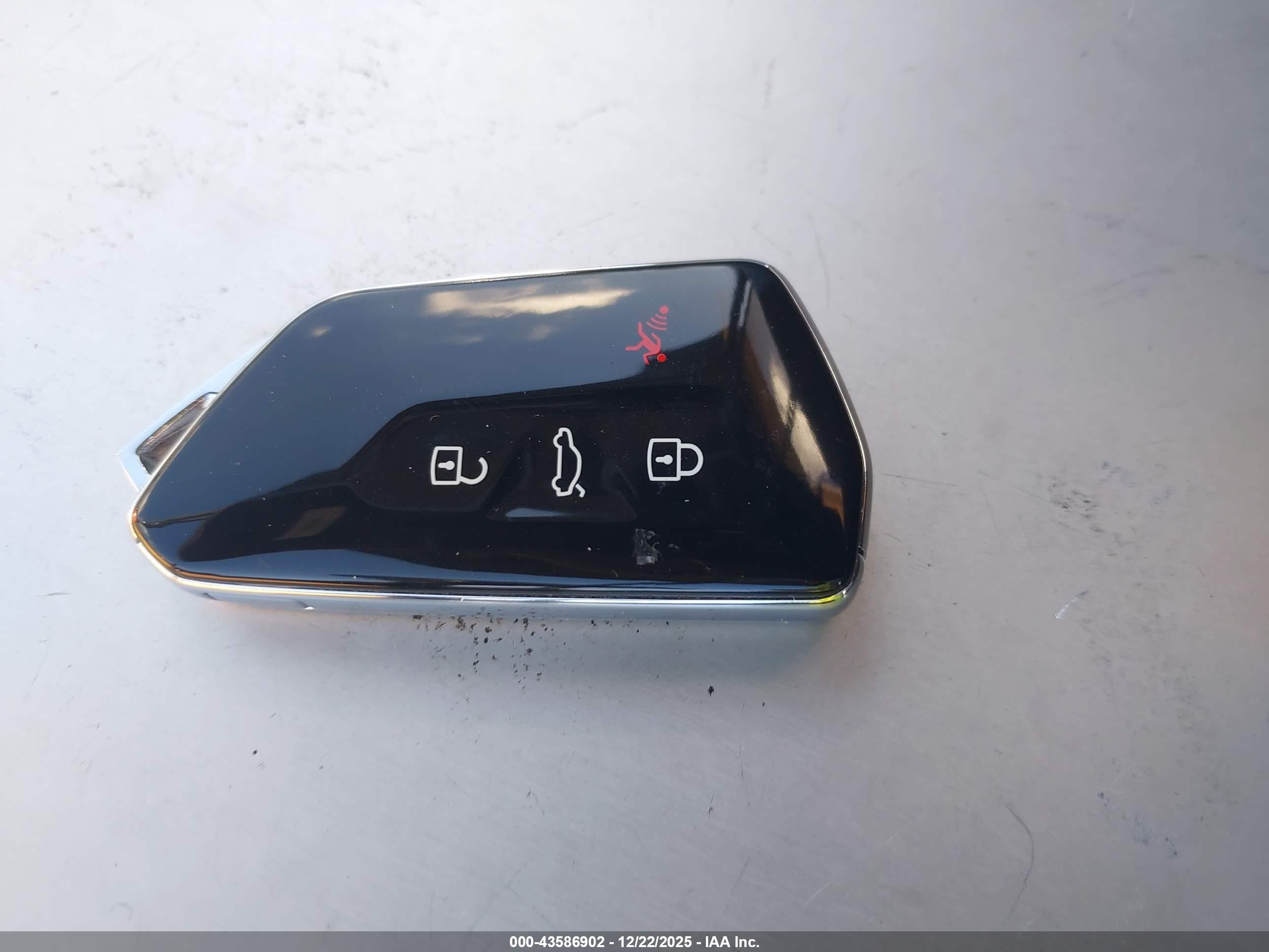 VOLKSWAGEN ID.4 image 11