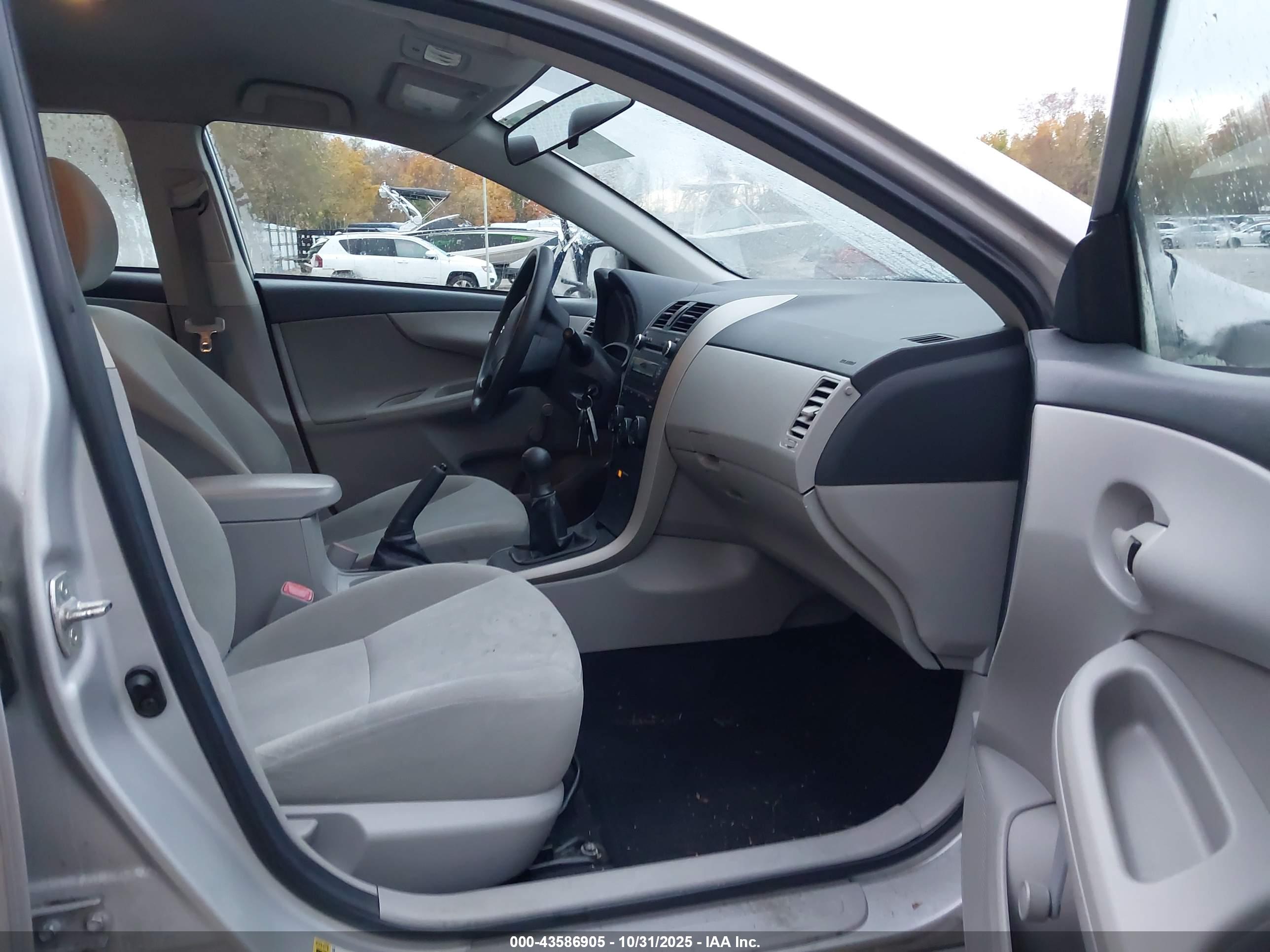 TOYOTA COROLLA image 5