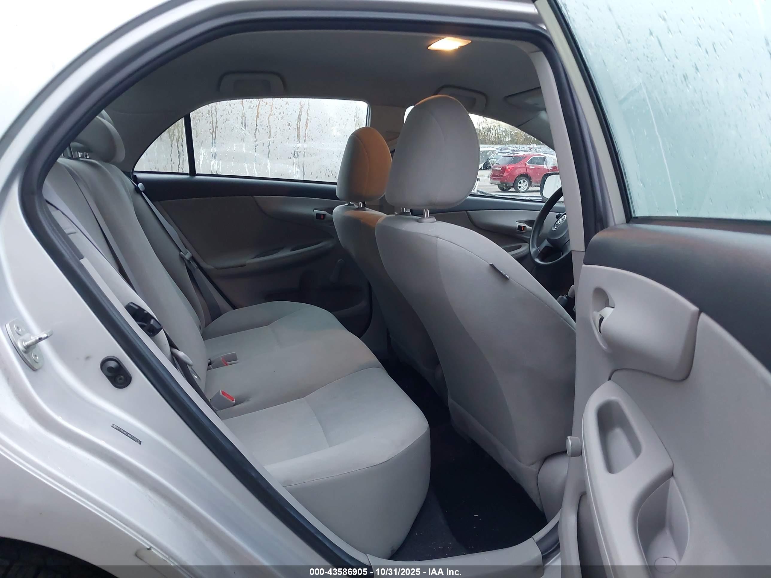 TOYOTA COROLLA image 8
