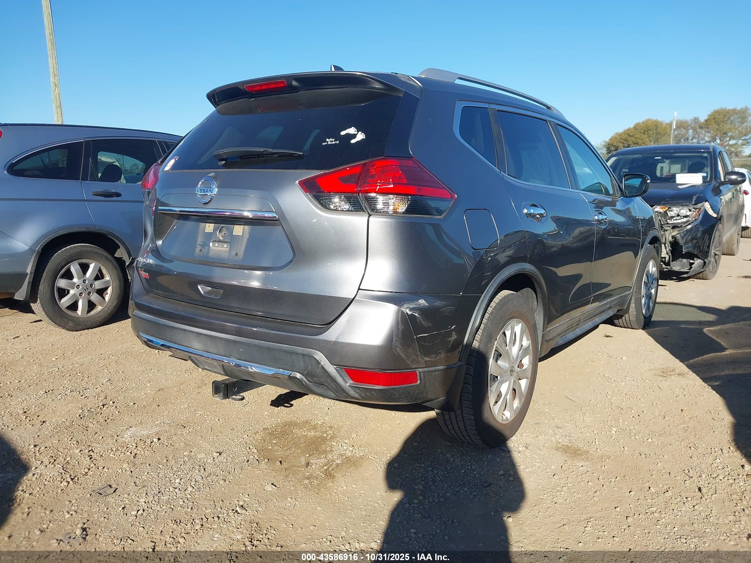 NISSAN ROGUE image 4