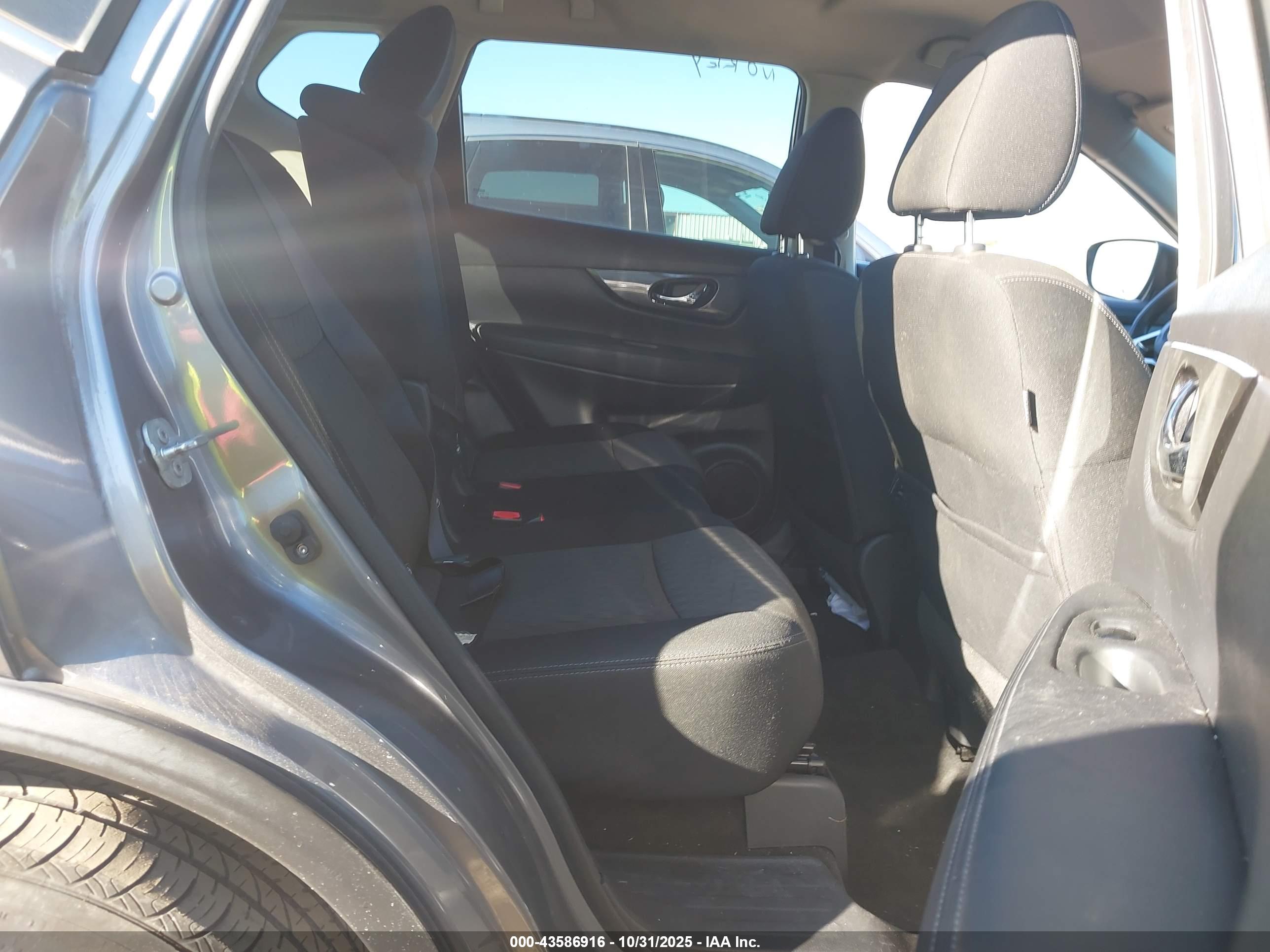 NISSAN ROGUE image 8