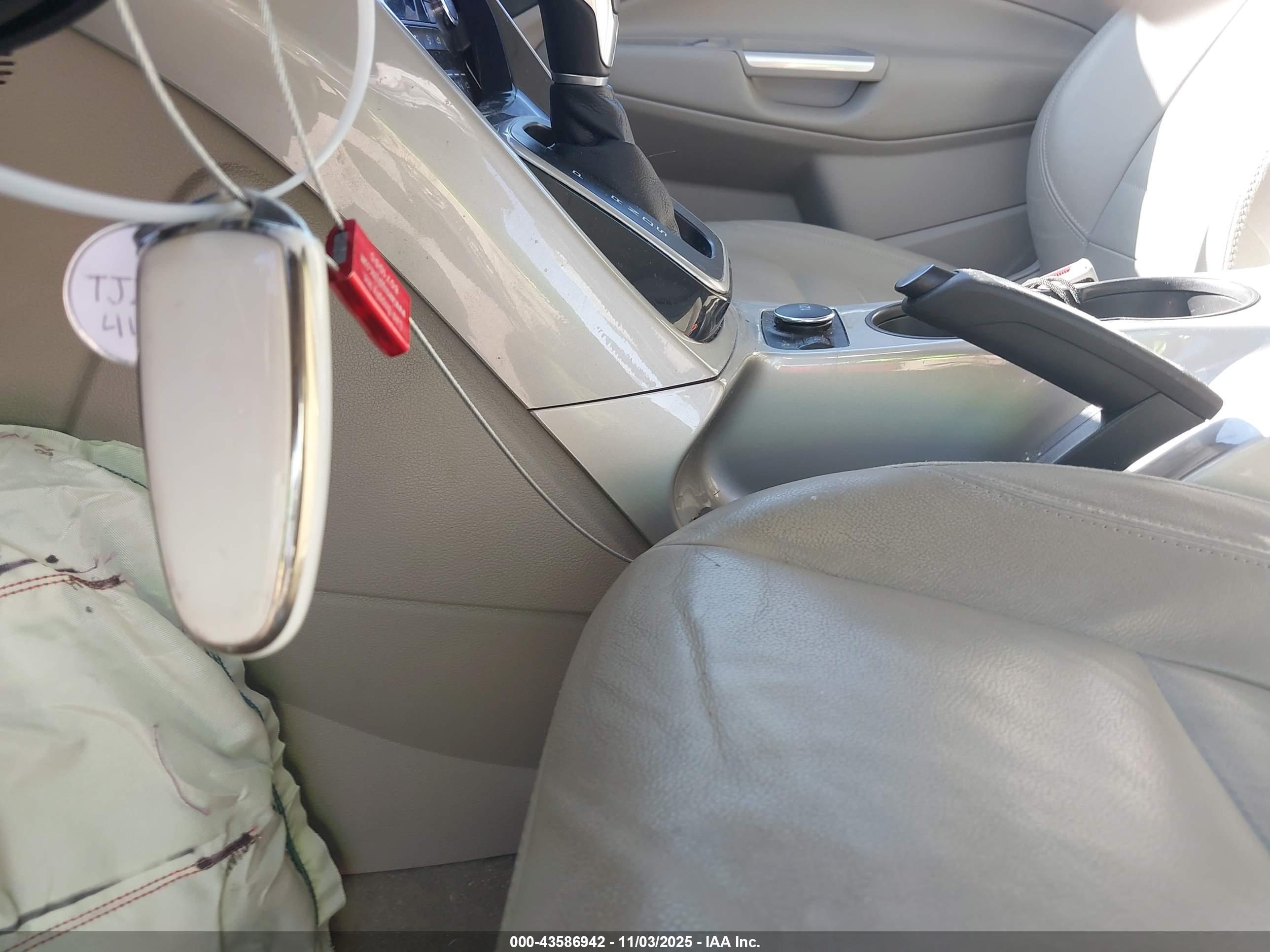 FORD ESCAPE image 11