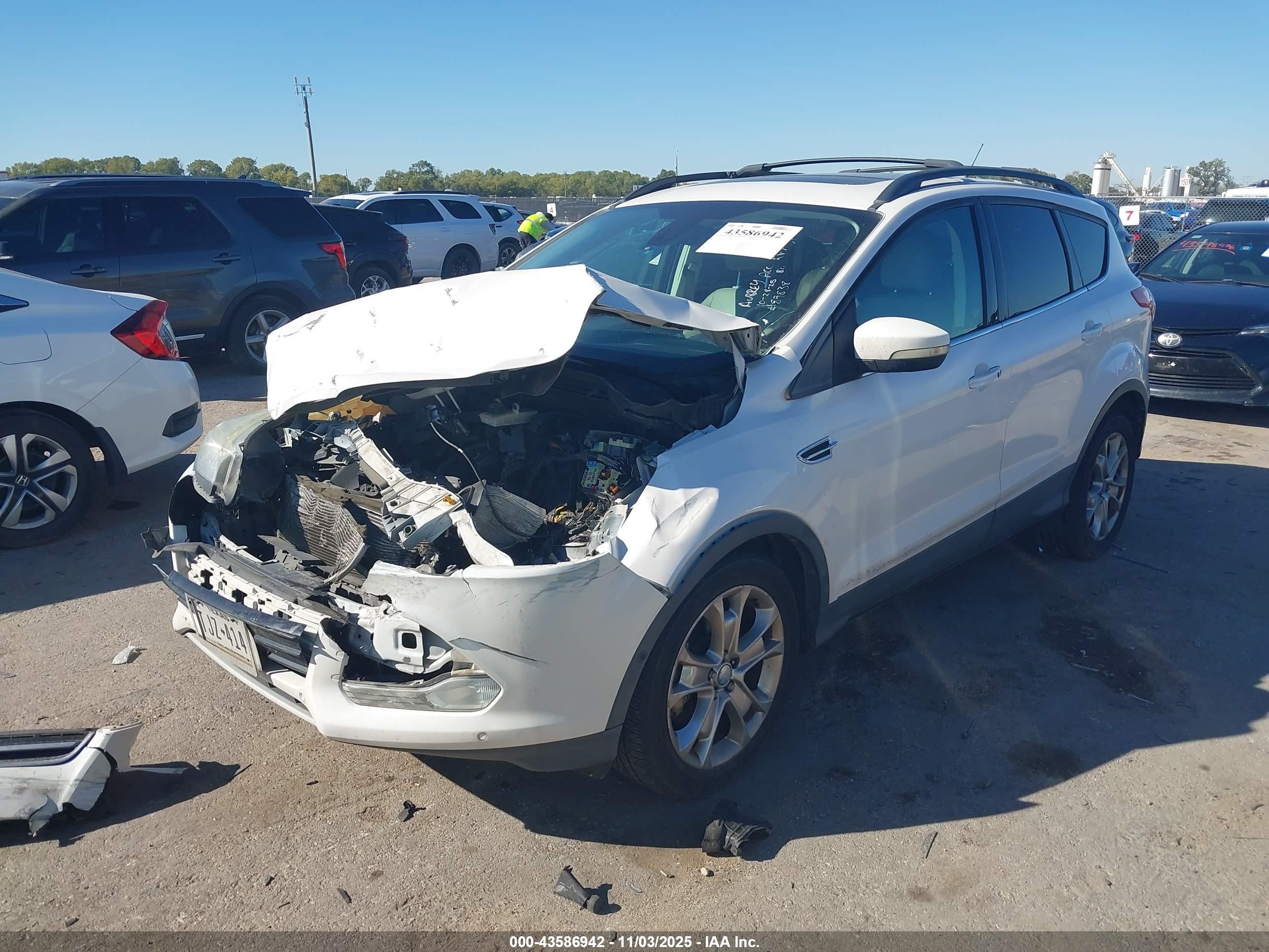 FORD ESCAPE image 2