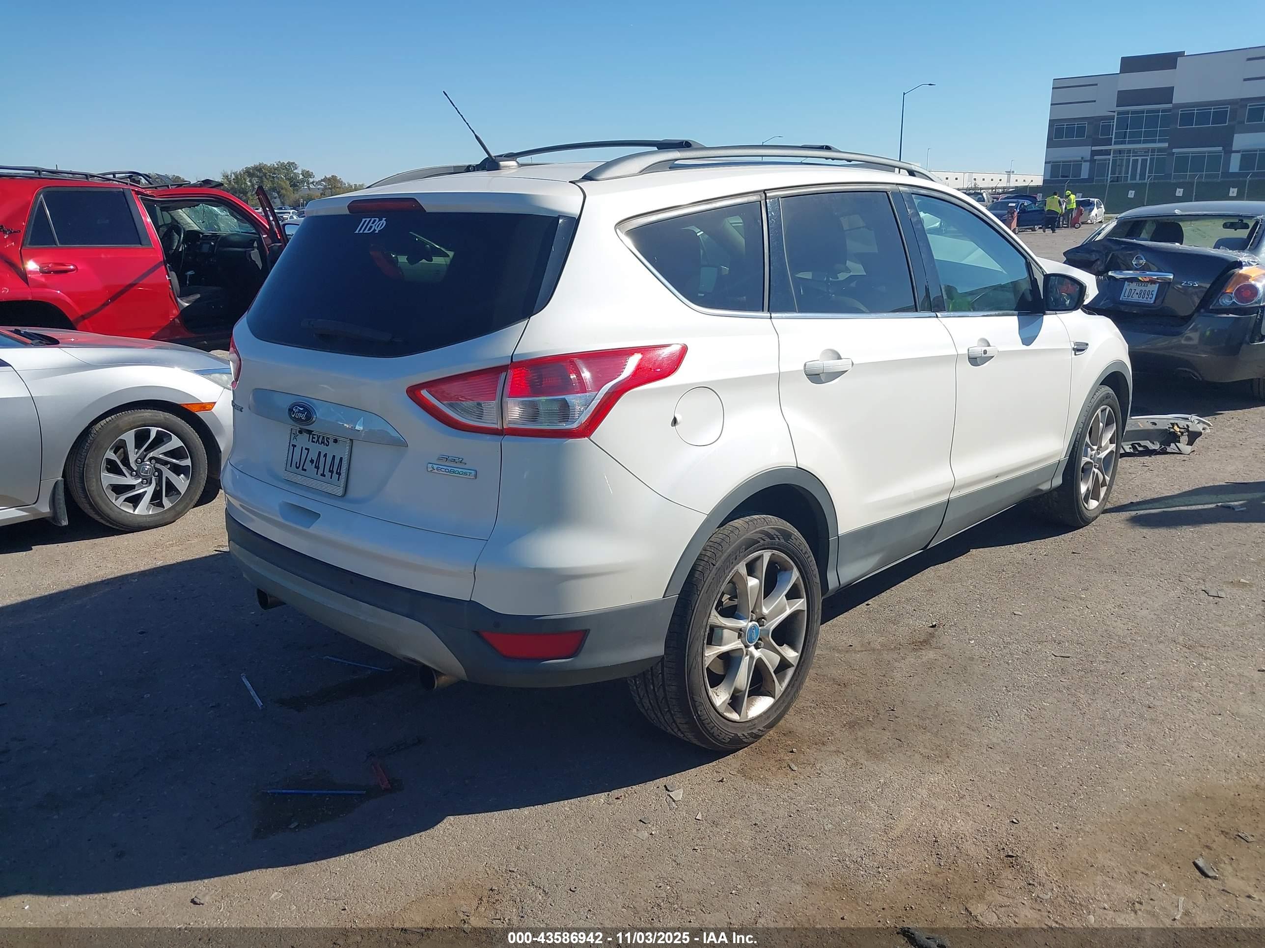 FORD ESCAPE image 4