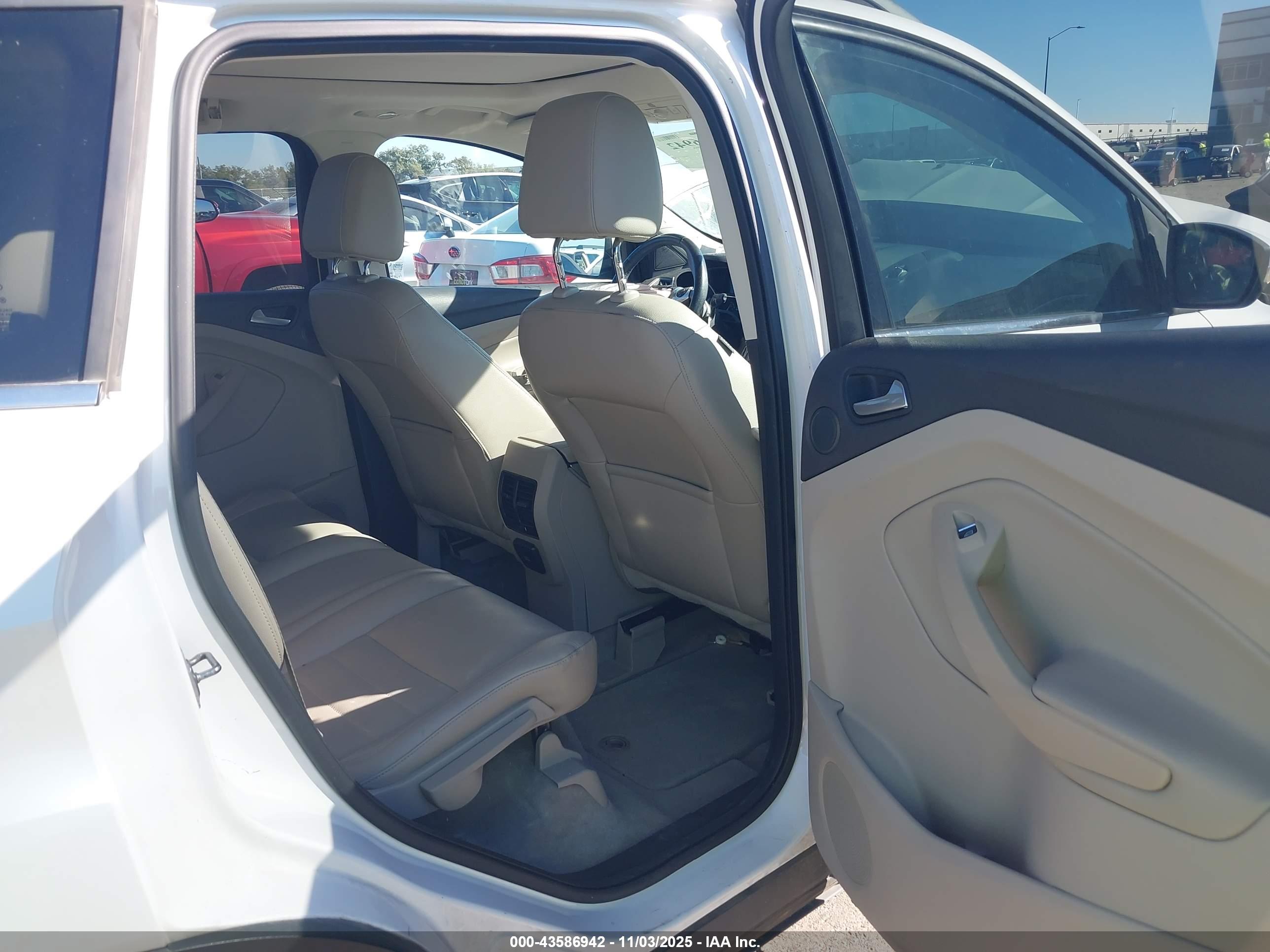FORD ESCAPE image 8