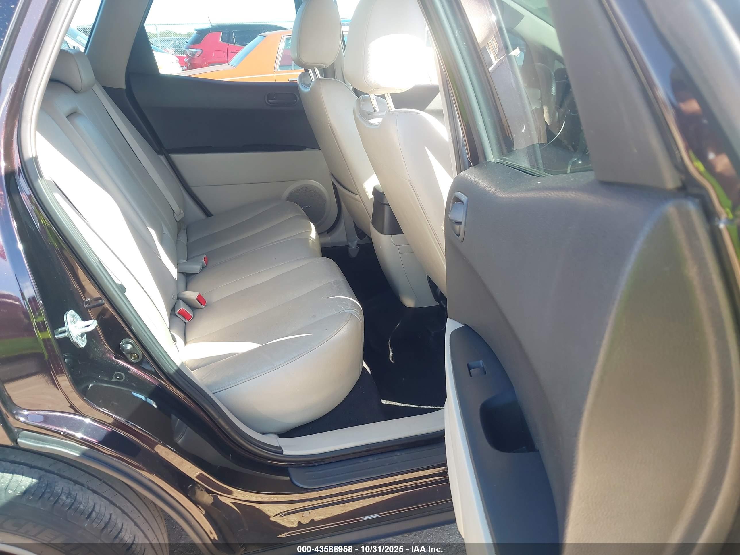MAZDA CX-7 image 8