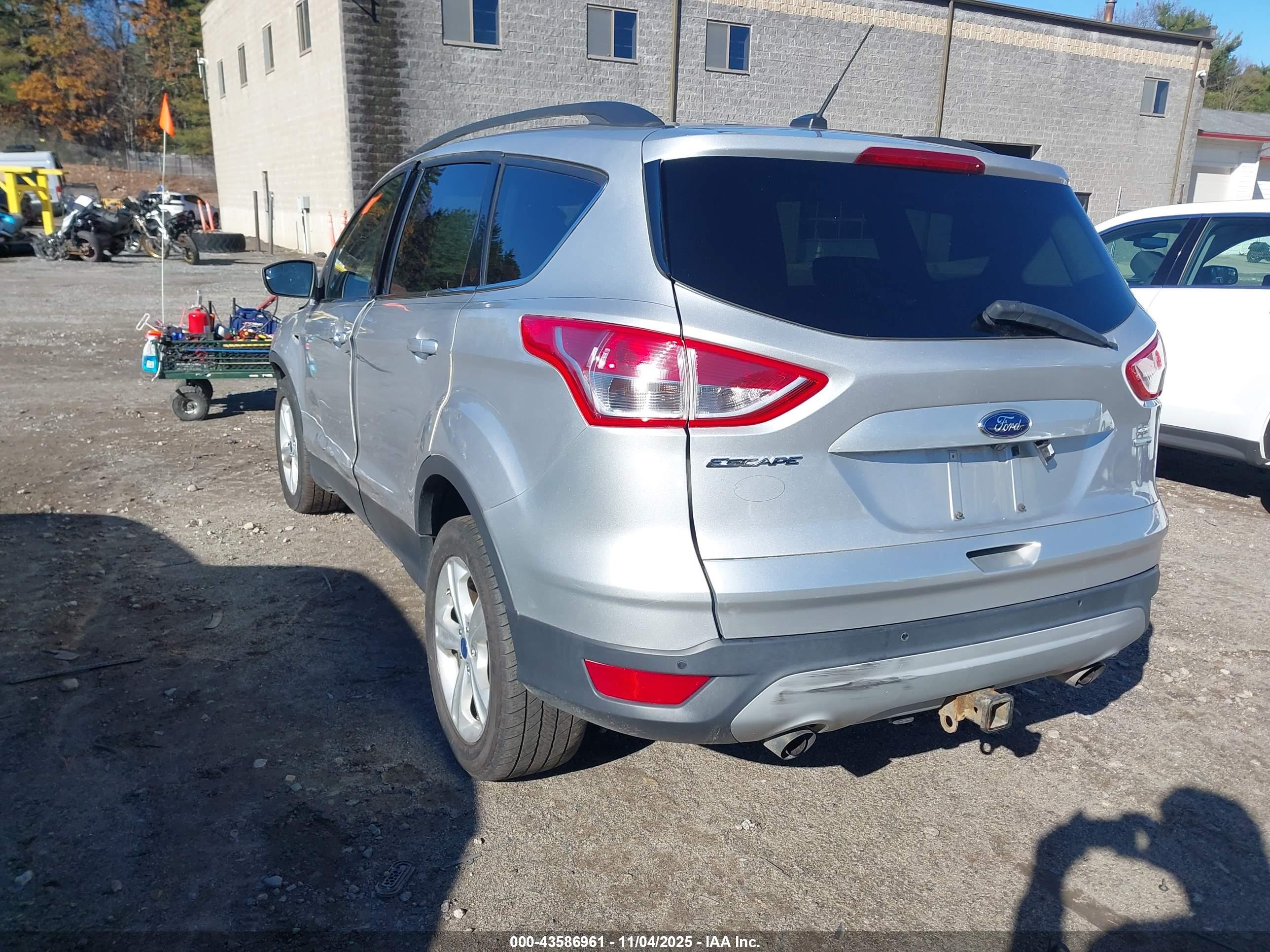 FORD ESCAPE image 3
