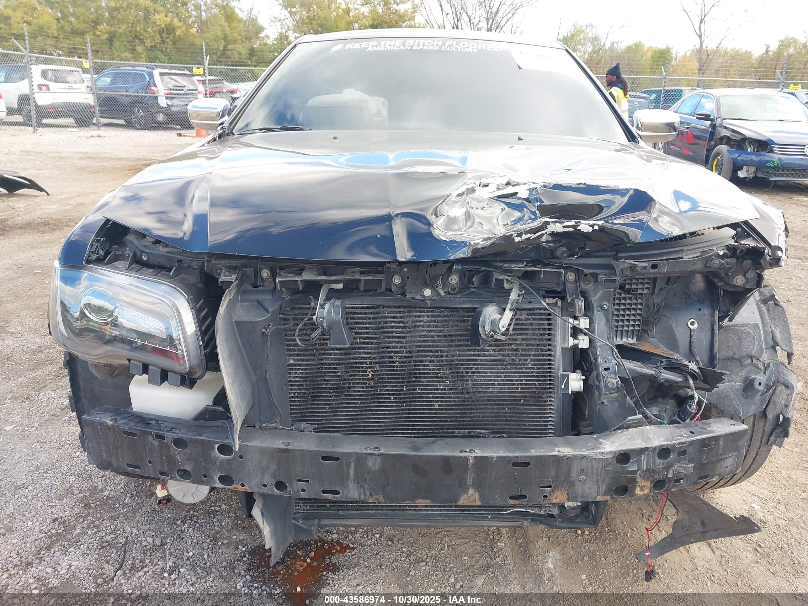 CHRYSLER 300 image 6