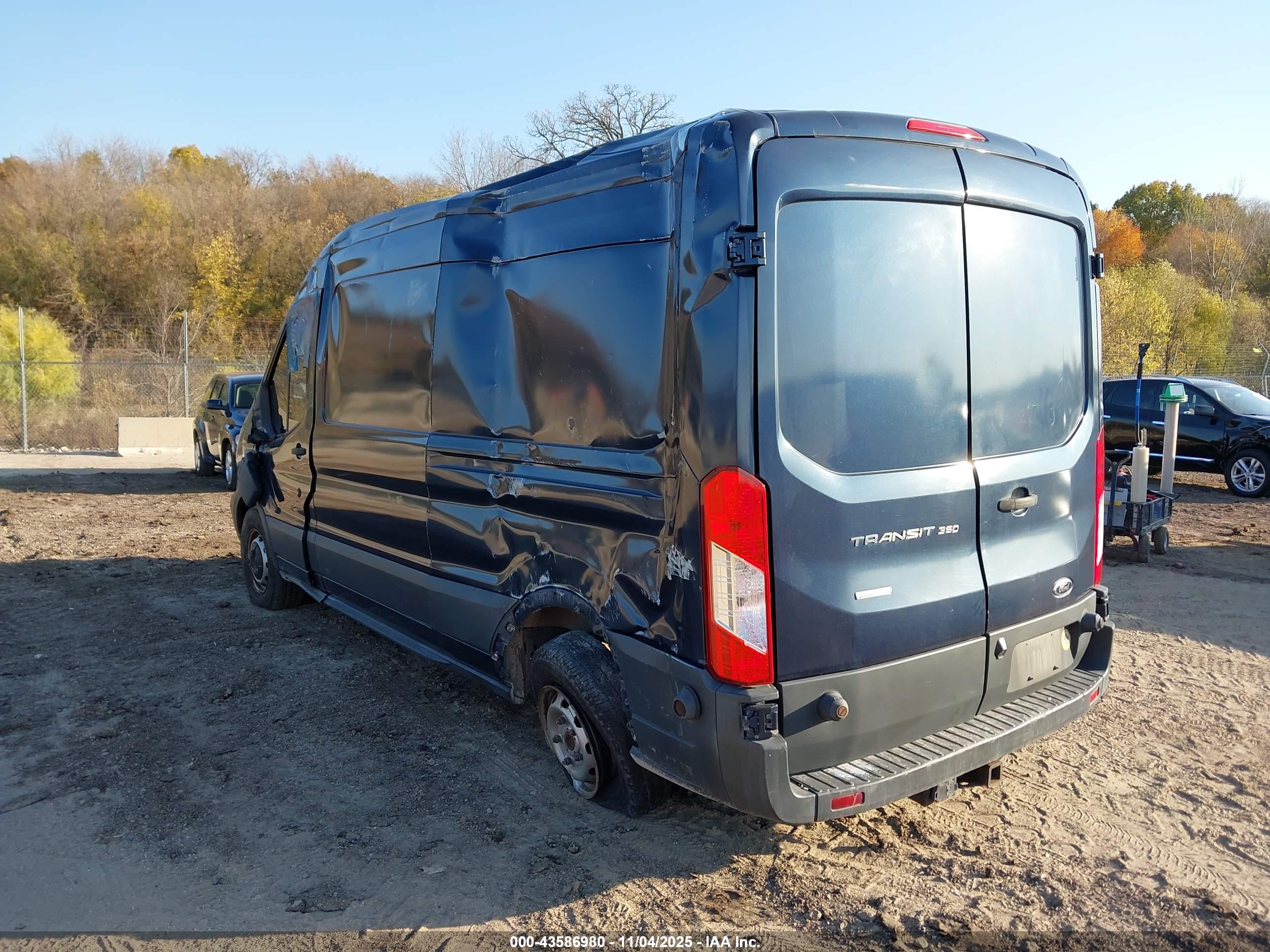 FORD TRANSIT-350 image 3