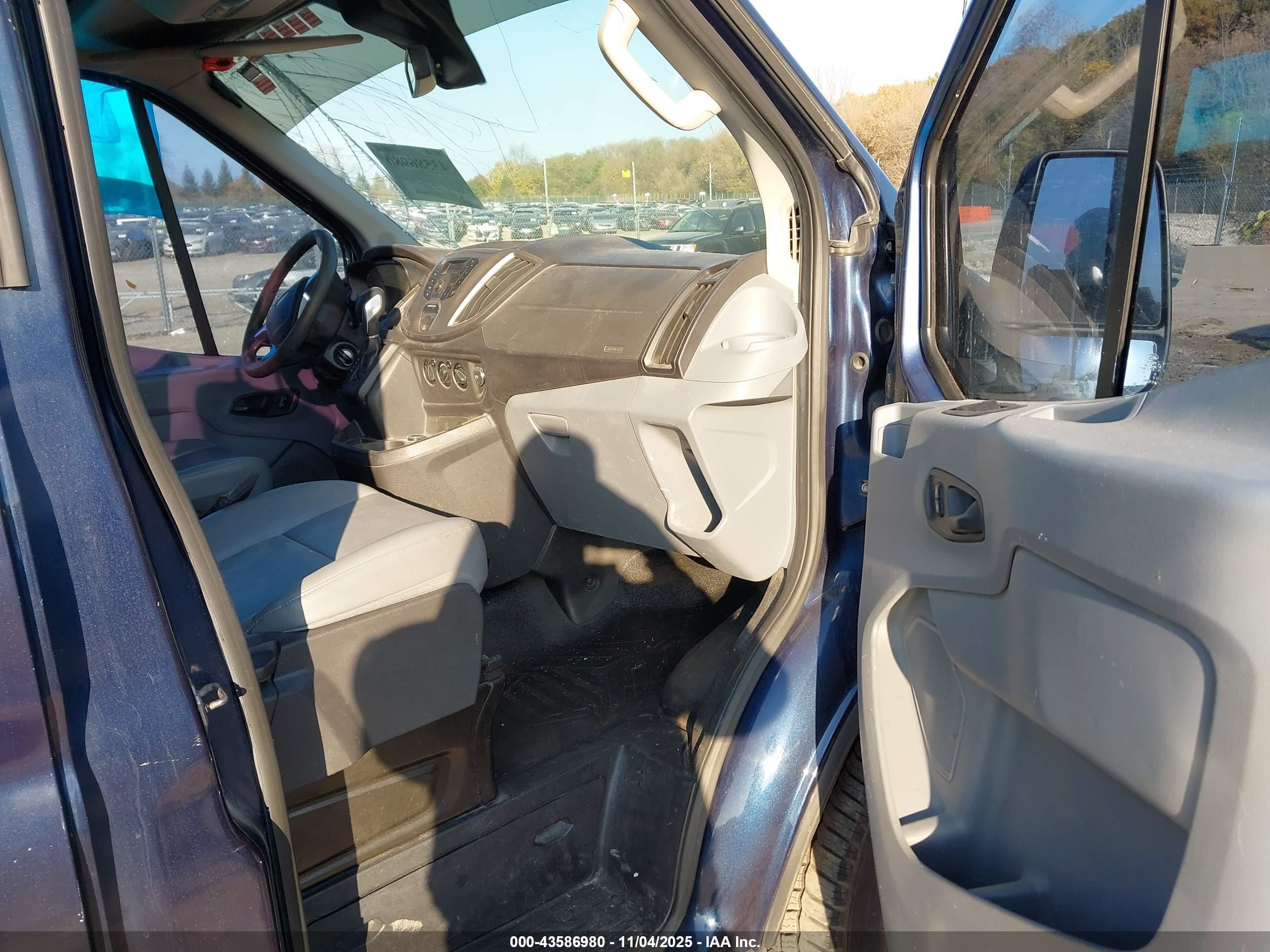 FORD TRANSIT-350 image 5