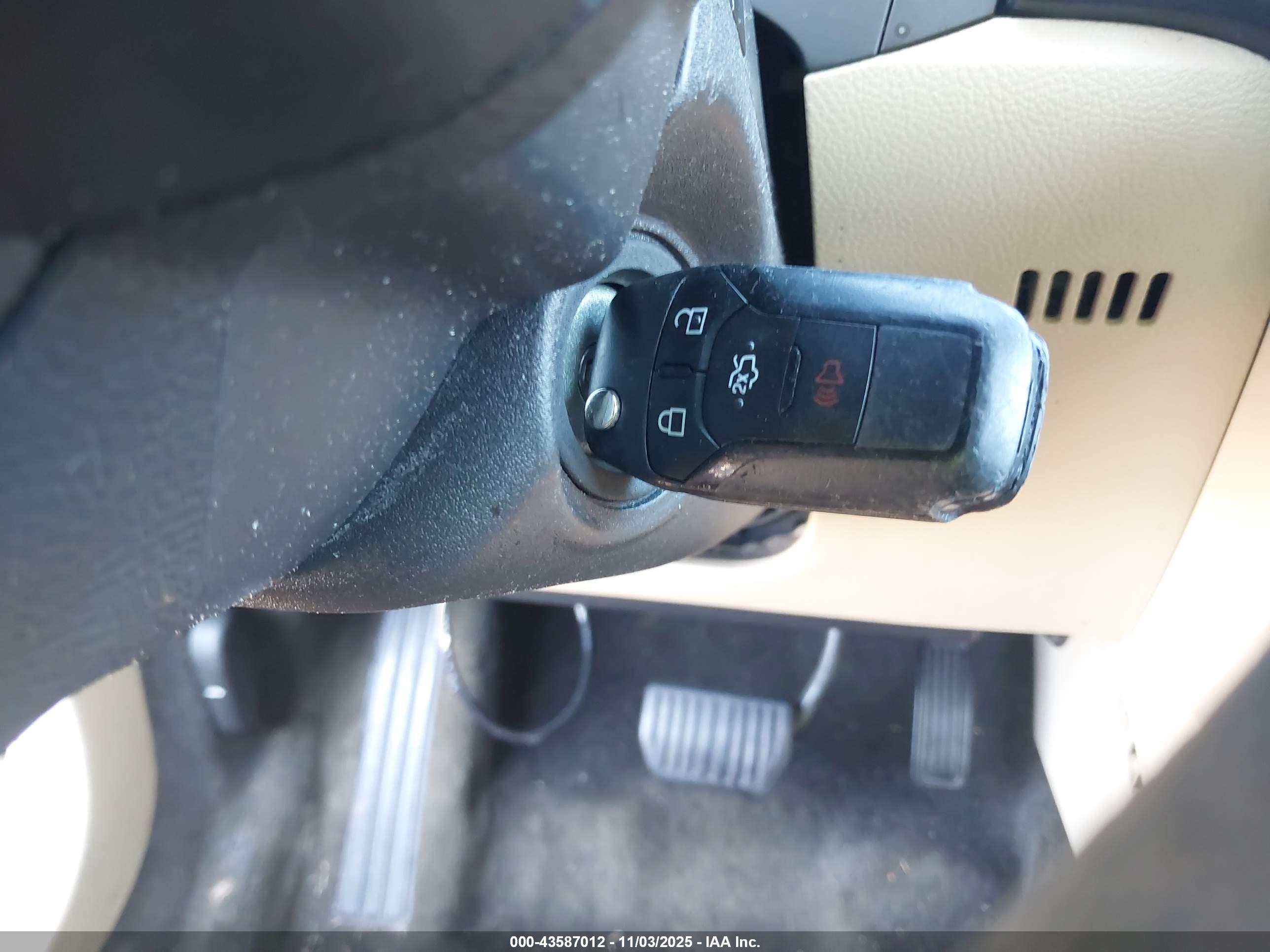 FORD FUSION image 11