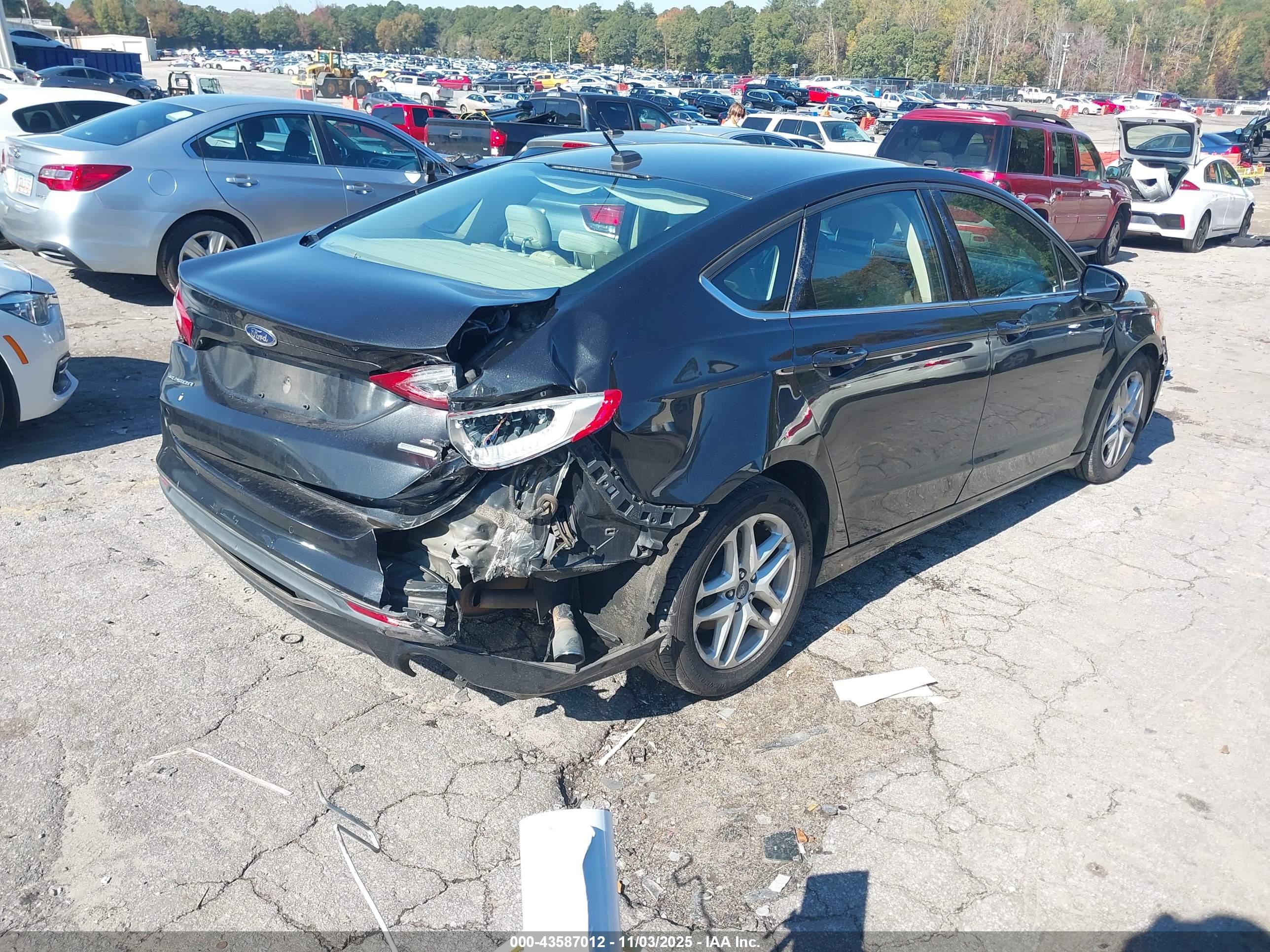 FORD FUSION image 4
