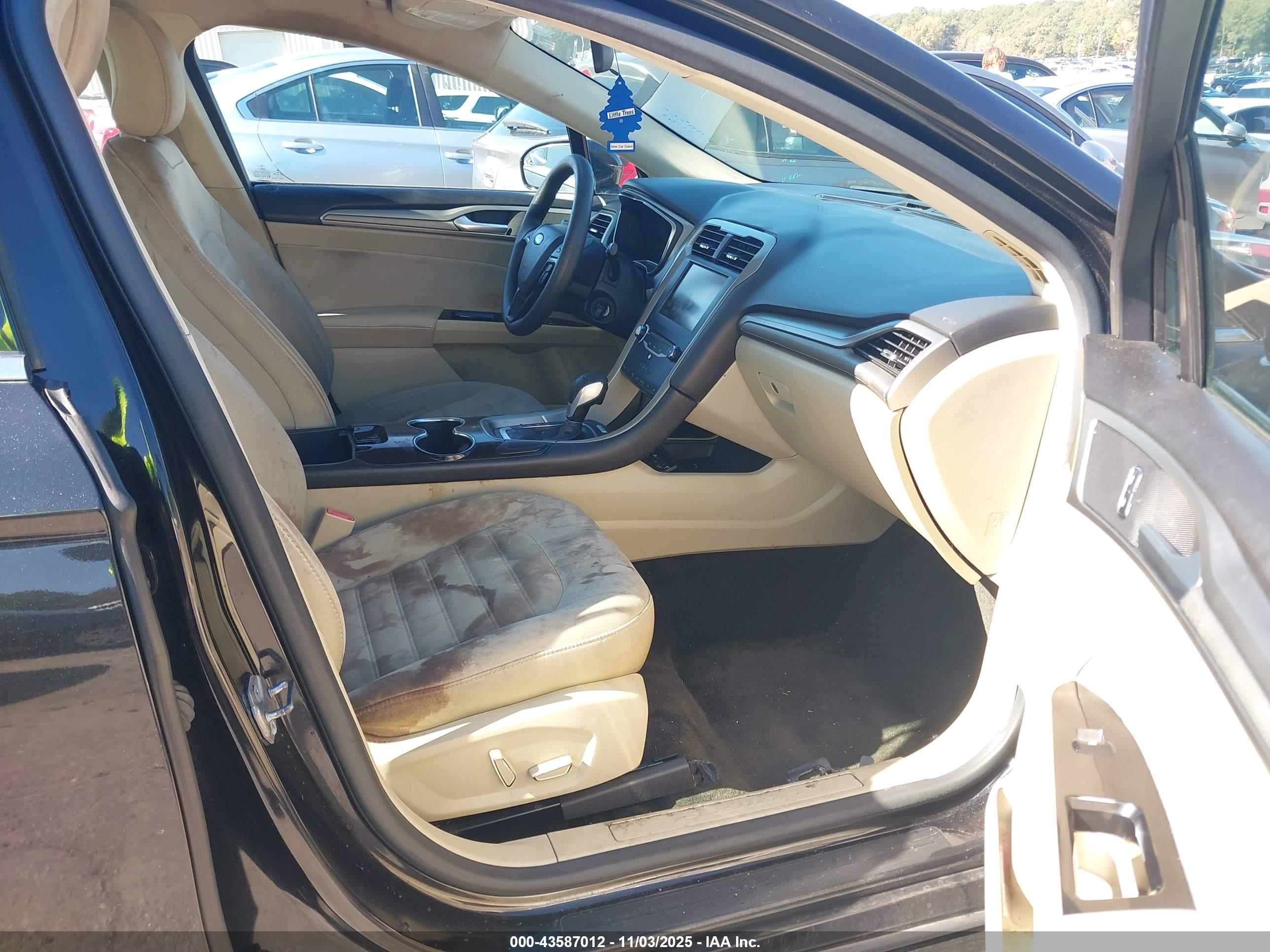 FORD FUSION image 5