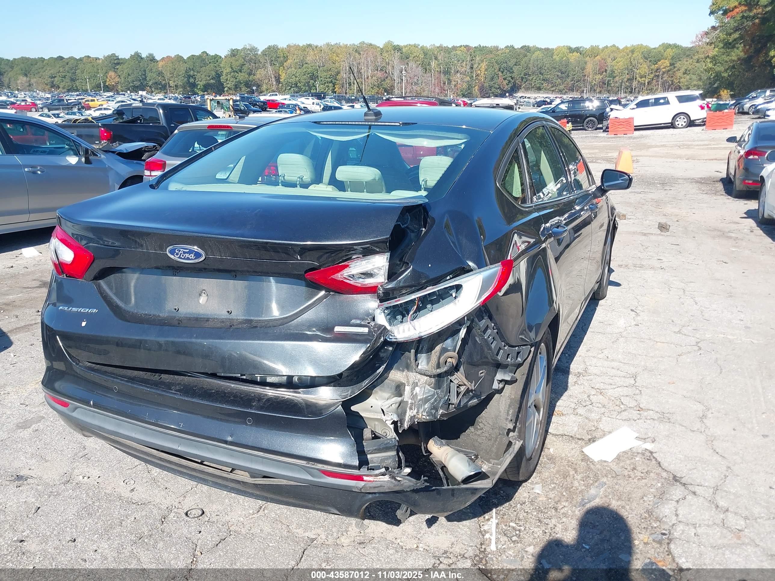 FORD FUSION image 6