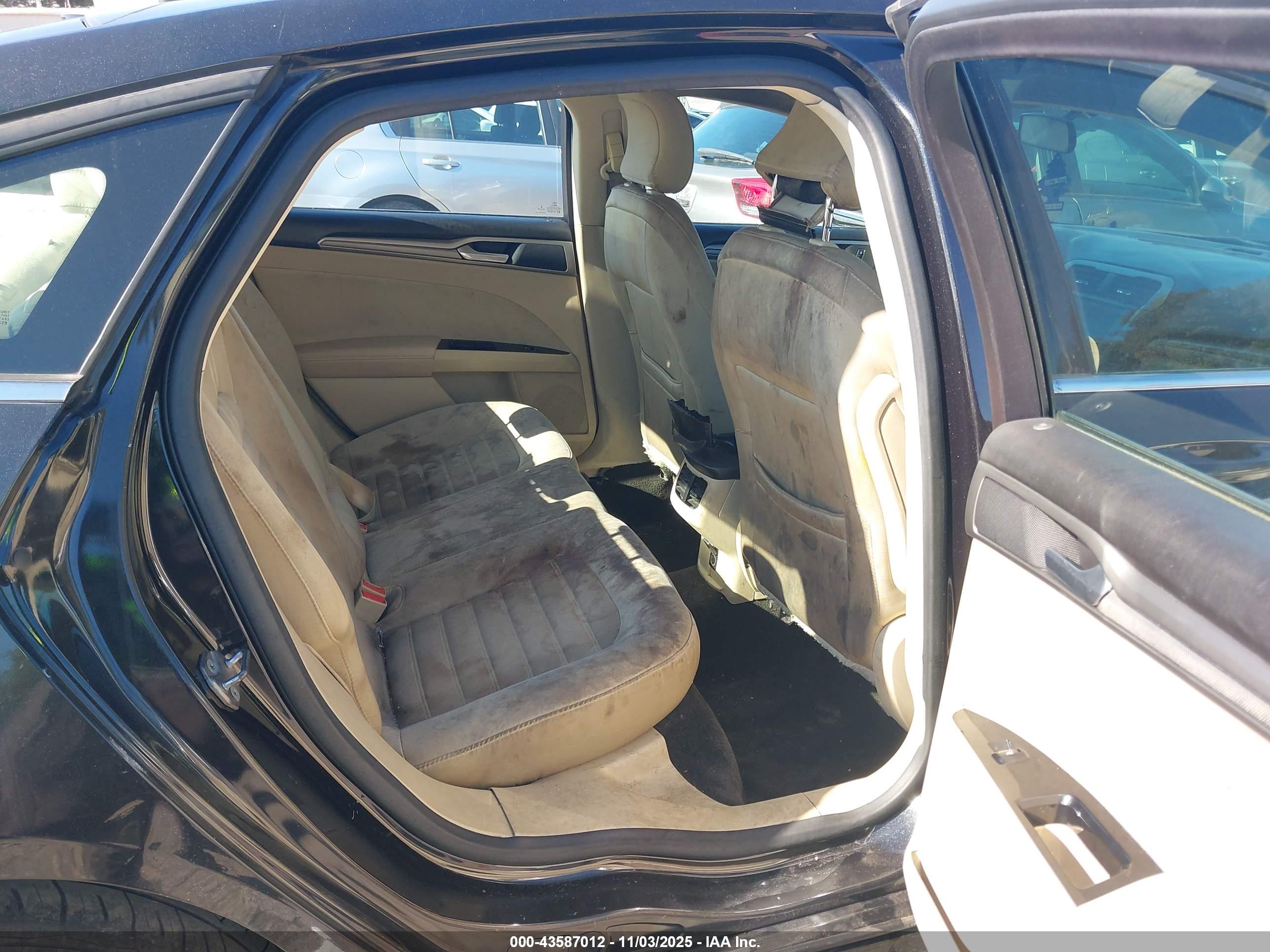 FORD FUSION image 8
