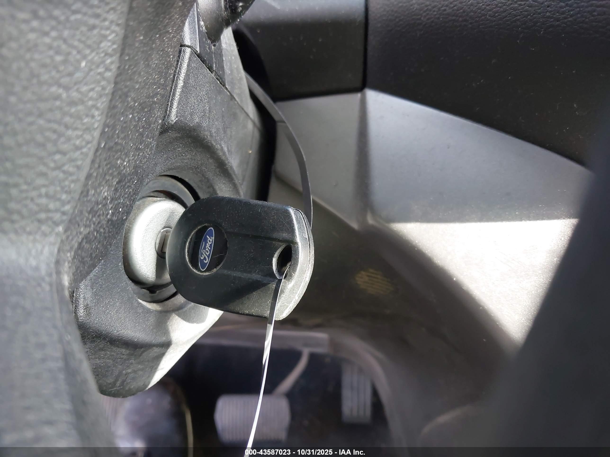 FORD ESCAPE image 11