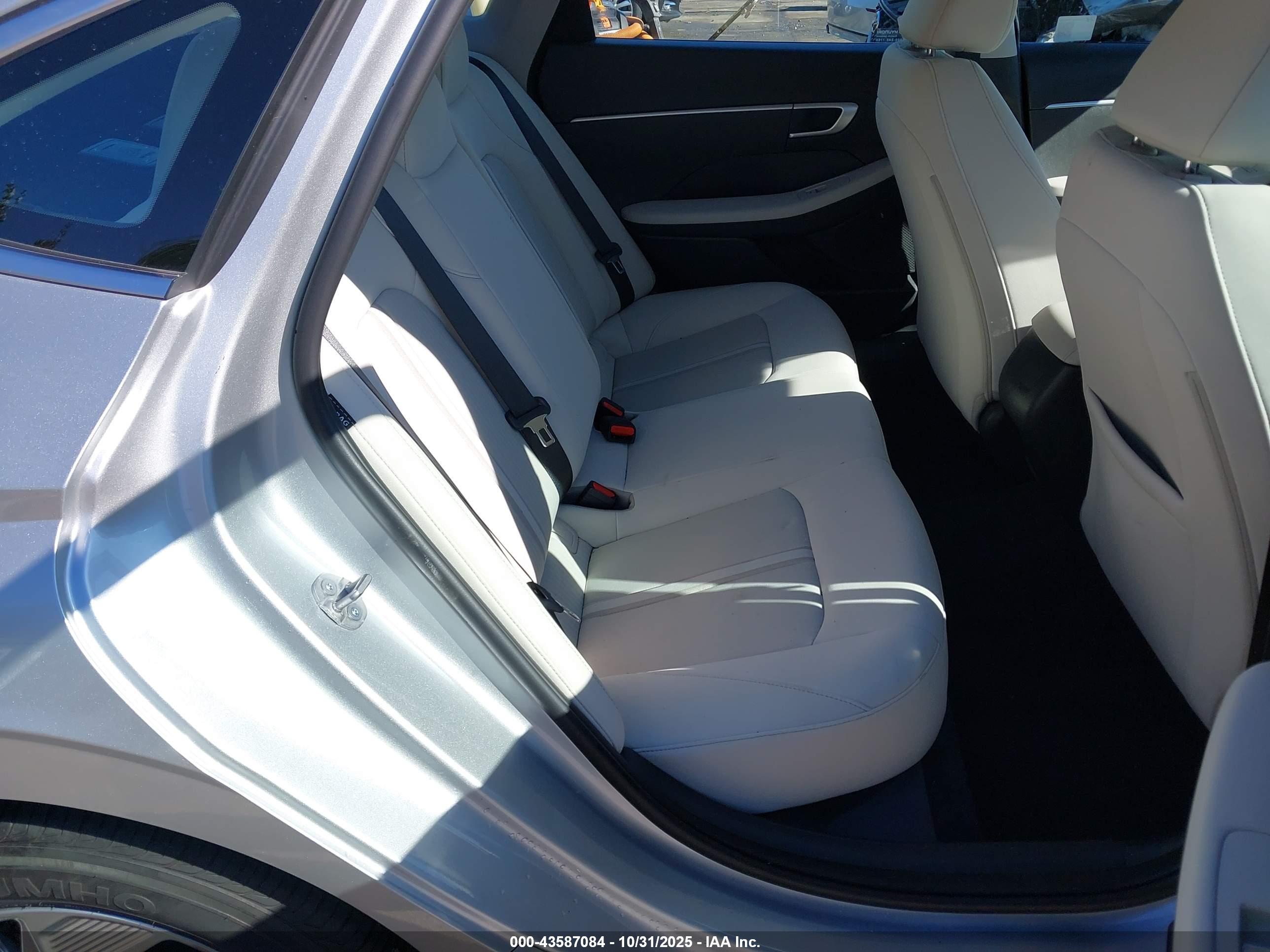 HYUNDAI SONATA image 8