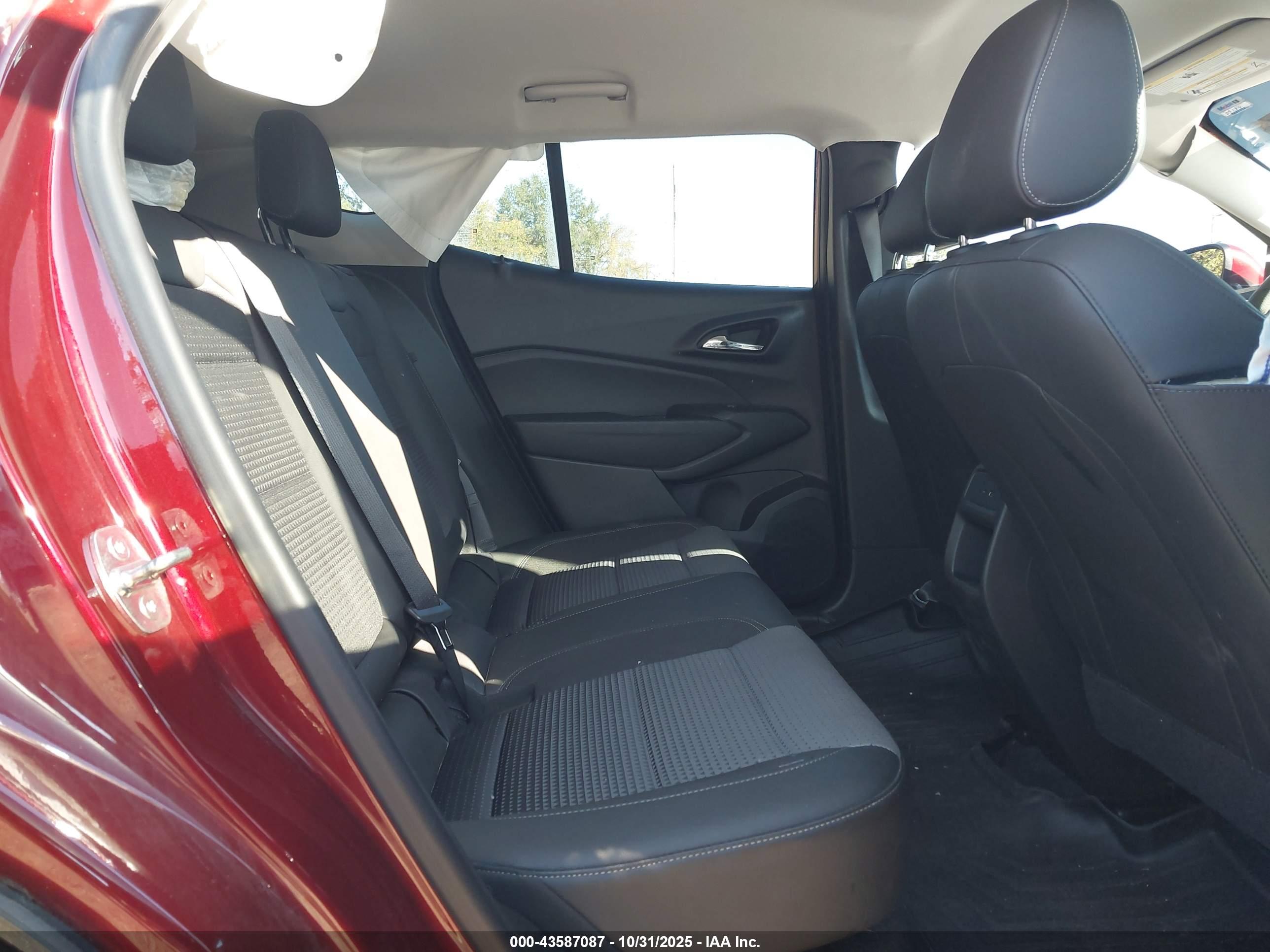 CHEVROLET TRAX image 8