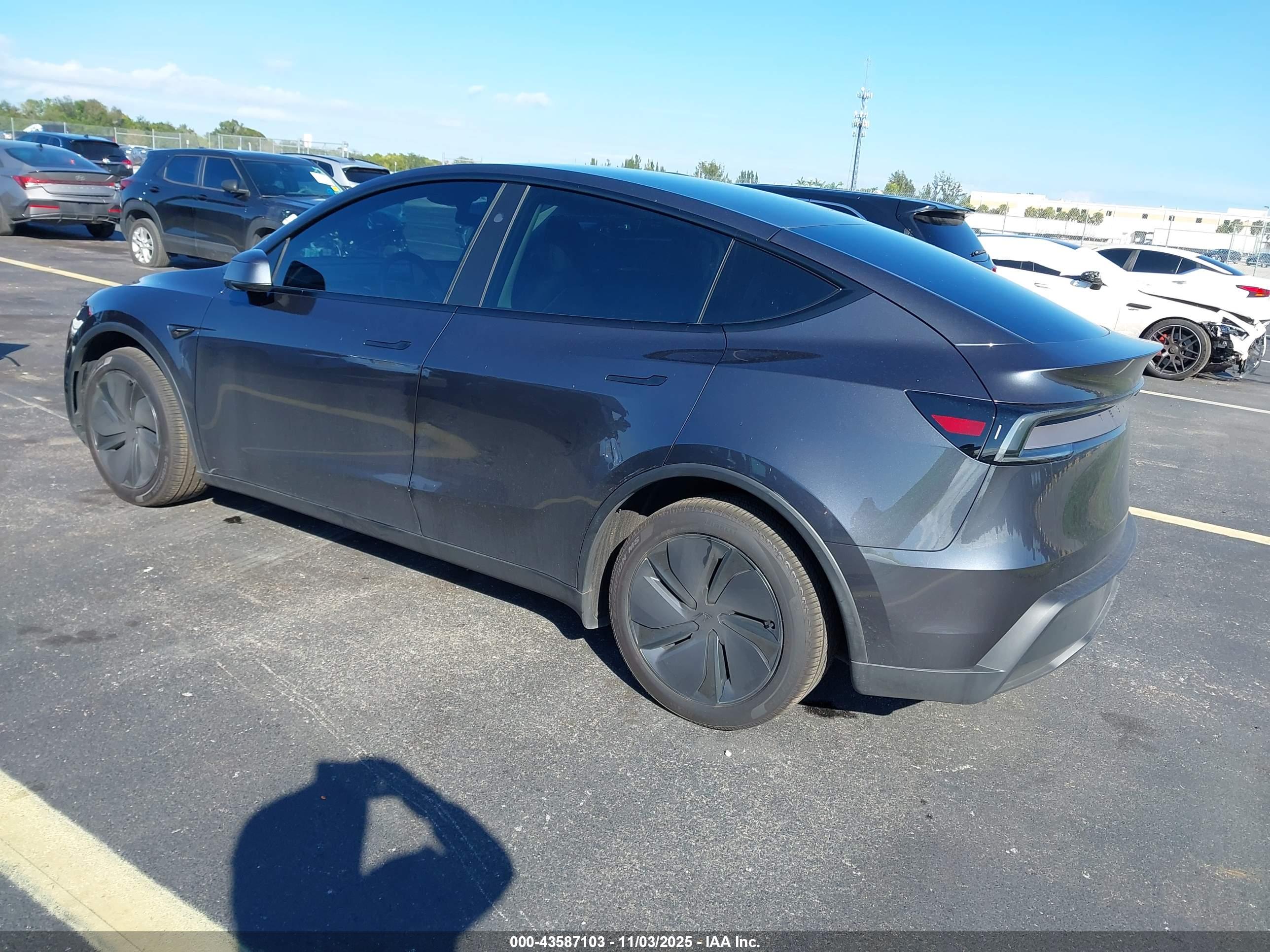 TESLA MODEL image 3