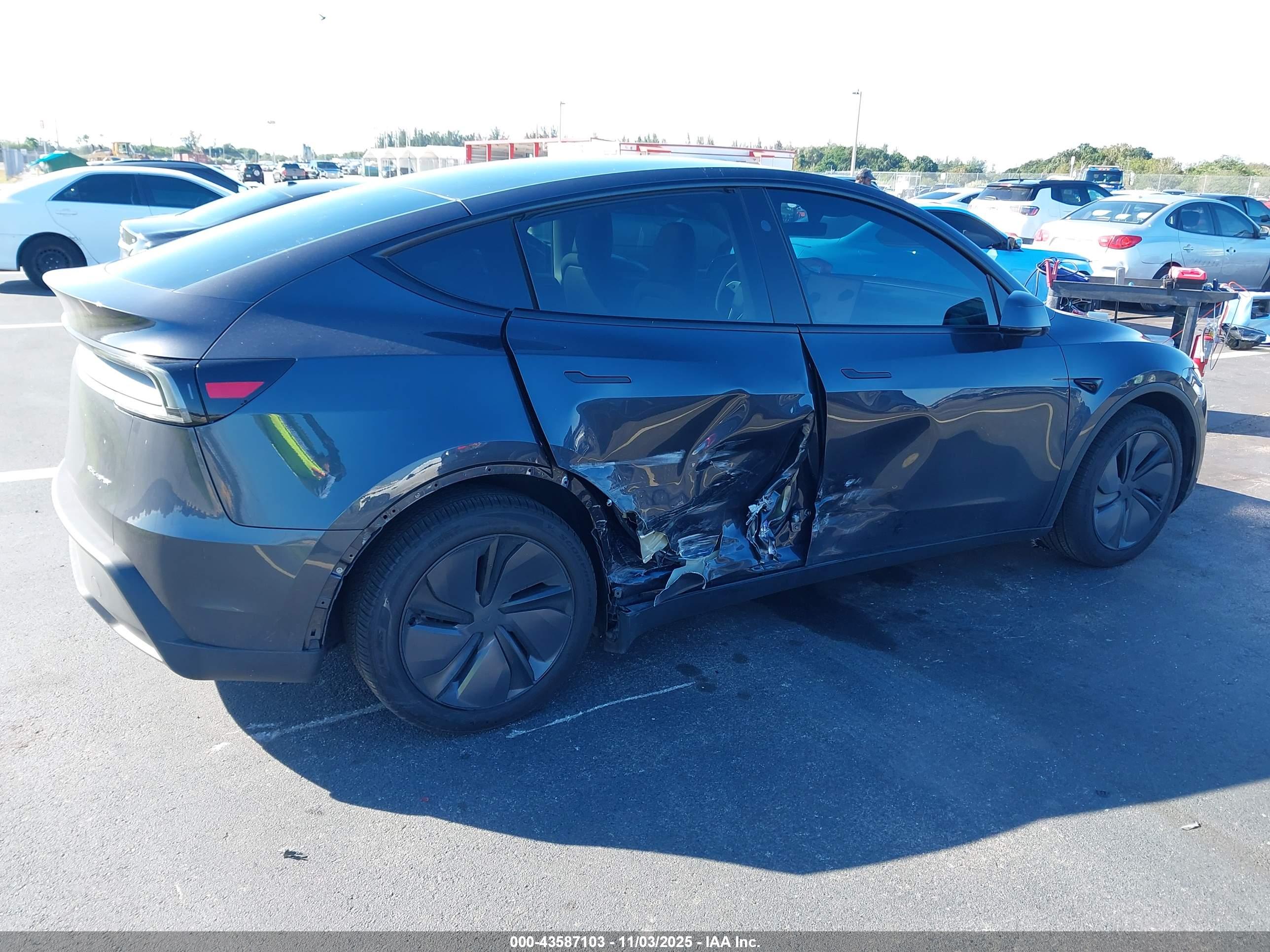 TESLA MODEL image 6