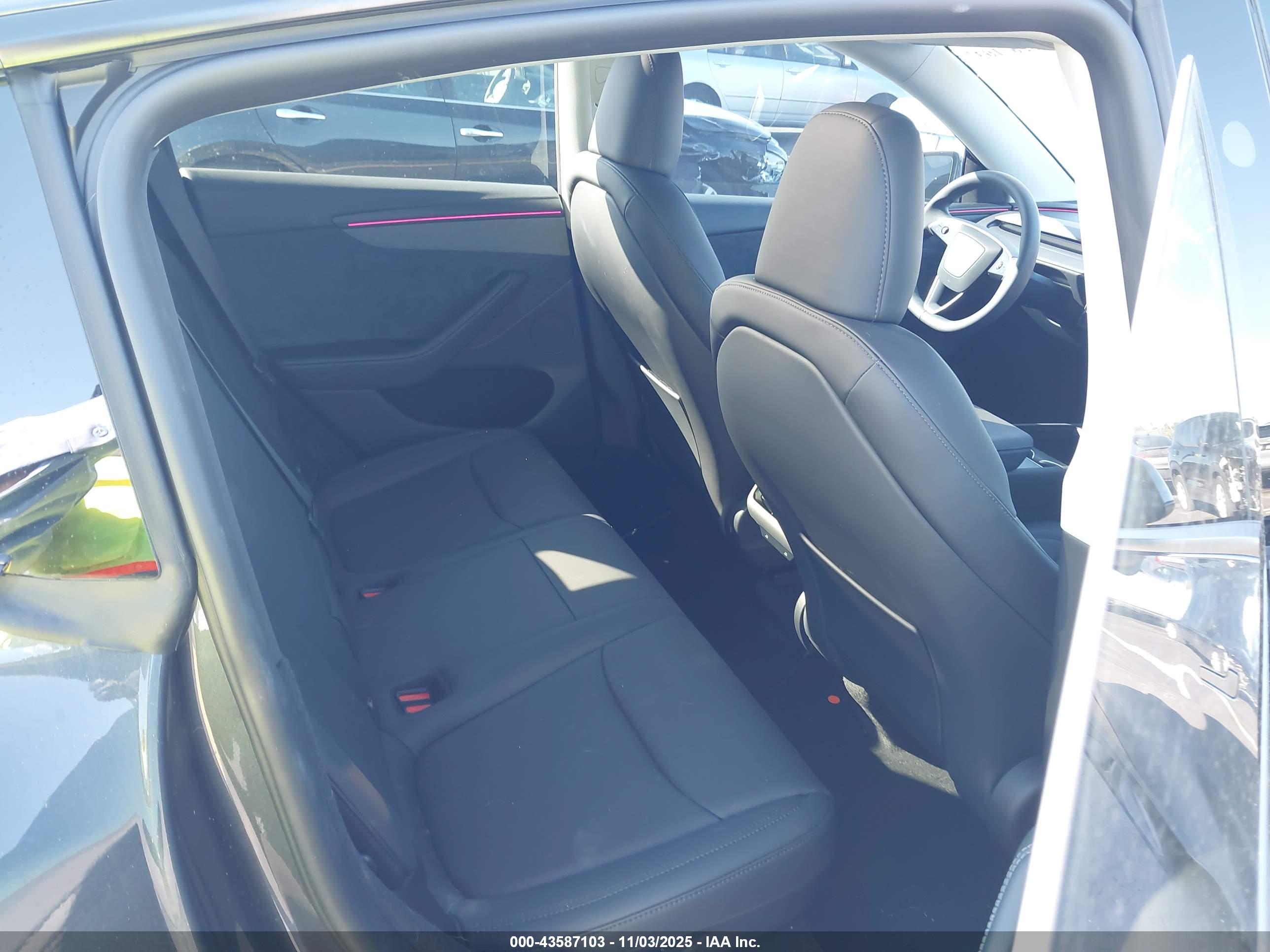 TESLA MODEL image 8